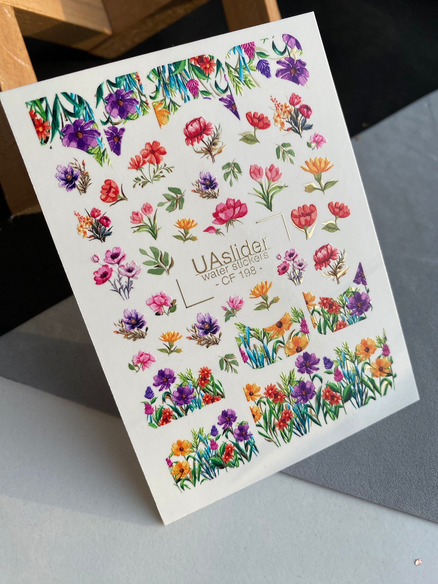 ملصق مائي للأظافر CF-198 | ملصقات مائية للأظافر | تصاميم أزهار برية ملونة ومروج
