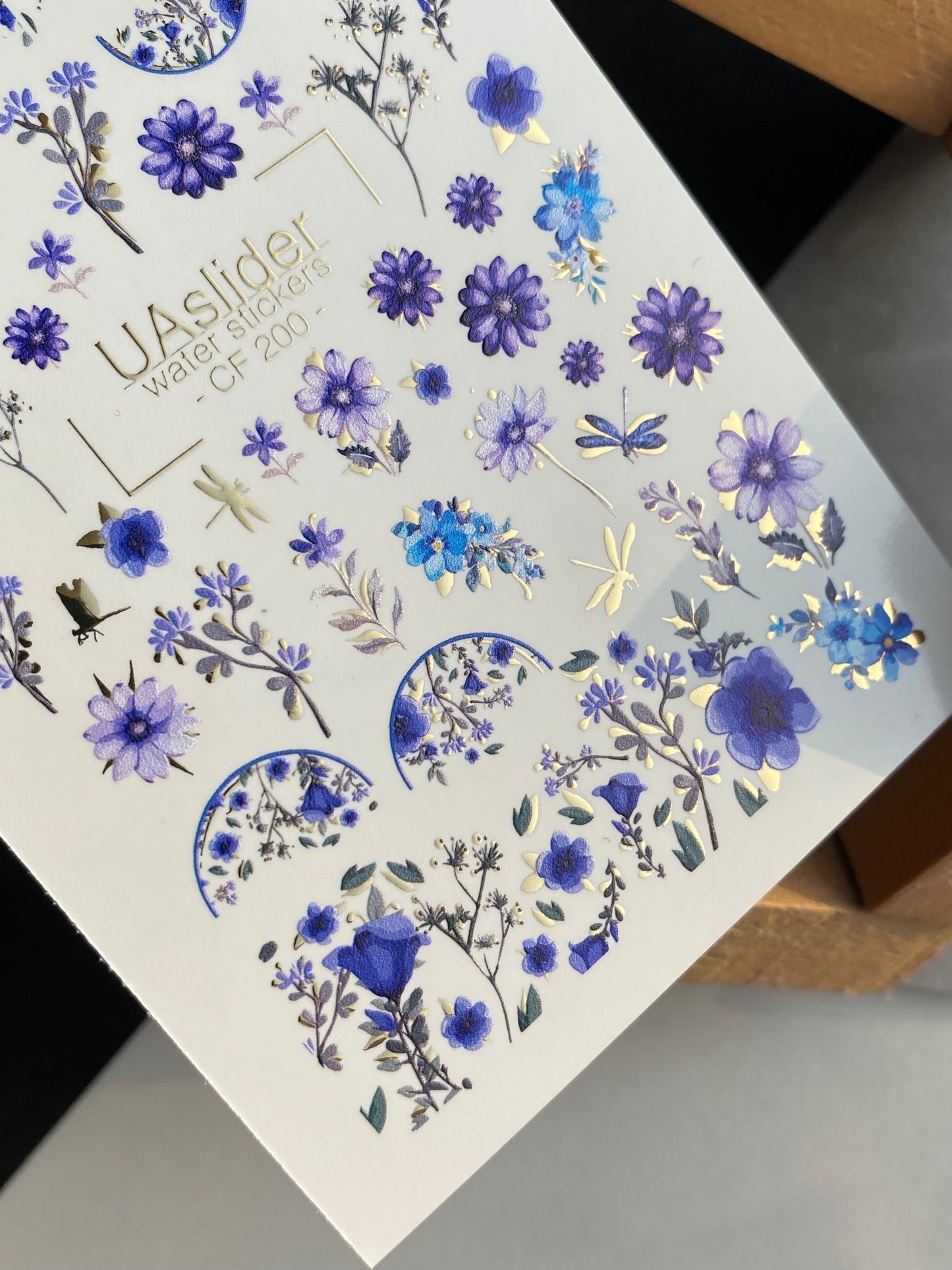 מדבקת מים לציפורניים CF-200 | מדבקות מים לציפורניים | דוגמאות פרחים בכחול וסגול