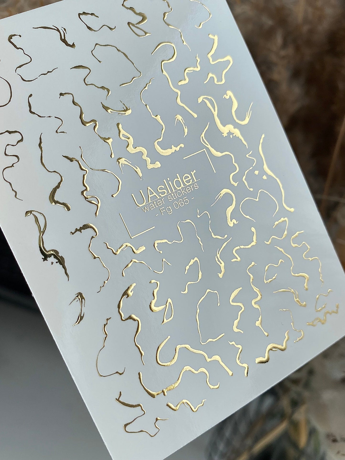 Nagu ūdens uzlīme Fg-065 | Zelta folijas ūdens slīdēšanas nagu uzlīmes | Abstraktas viļņotas līnijas