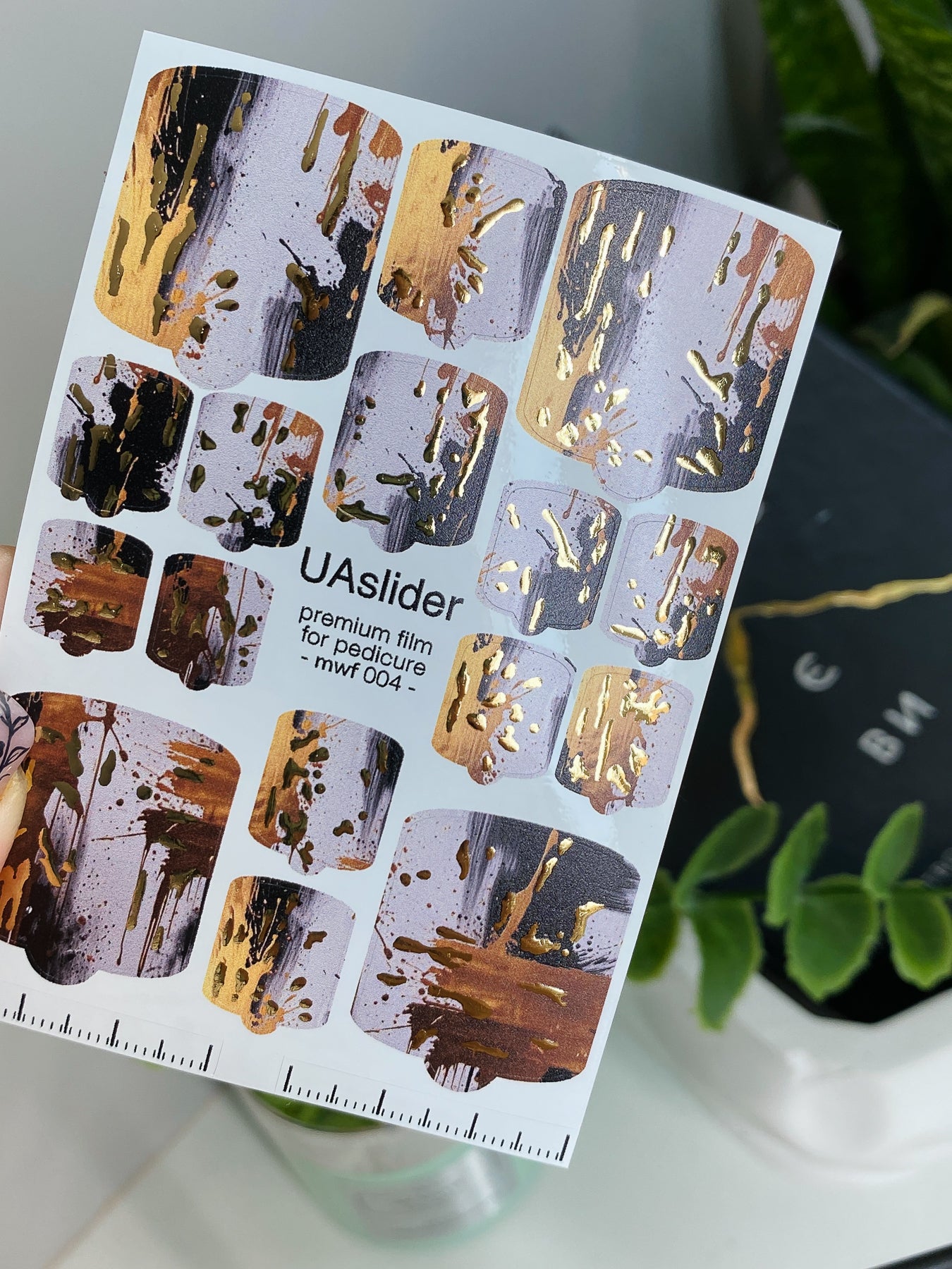 أفلام تغليف أظافر الباديكير mwf-004 | أفلام تغليف الأظافر للباديكير | ضربات فرشاة تجريدية مع رقائق ذهبية