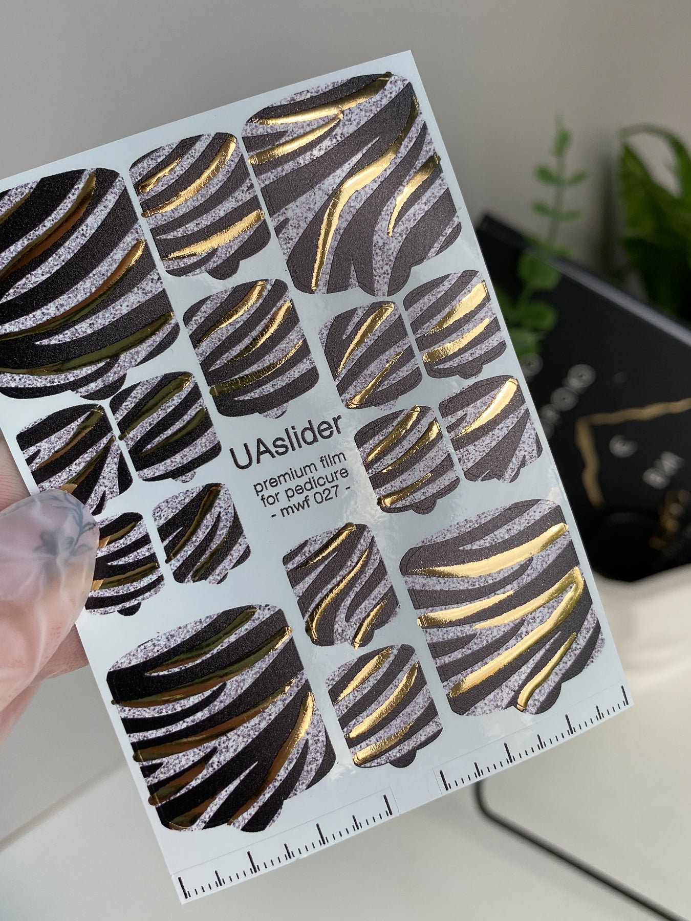 Filmes de película para unhas de pedicure mwf-027 | Filmes de película para unhas de pedicure | Design de folha zebra preta e dourada
