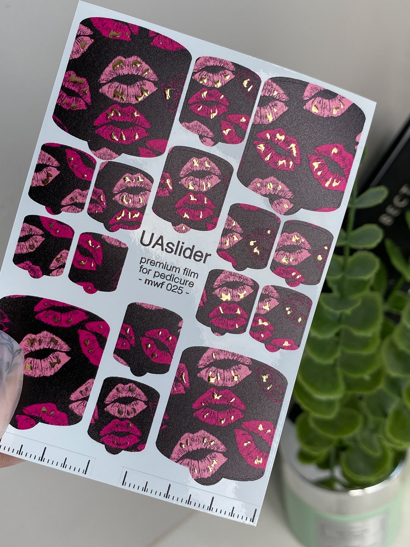 Pedicure nail wrap films mwf-025 | Nail Wrap Films for Pedicure | Hot Pink Lips with Gold Foil on Black