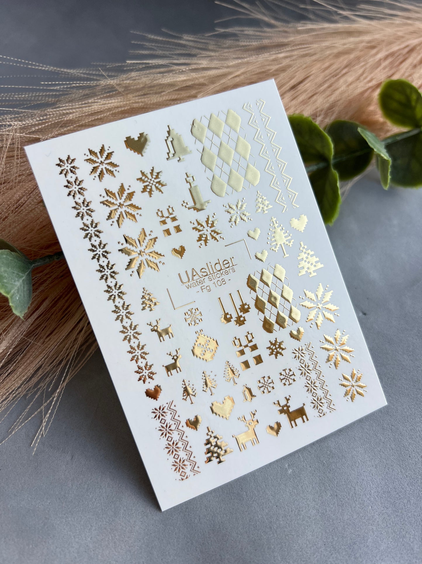 Nagel-Wasserabziehbild Fg-108 | Wasserabziehbare Nagelaufkleber mit goldenen Schneeflocken & Rentieren | Nordische Weihnachten