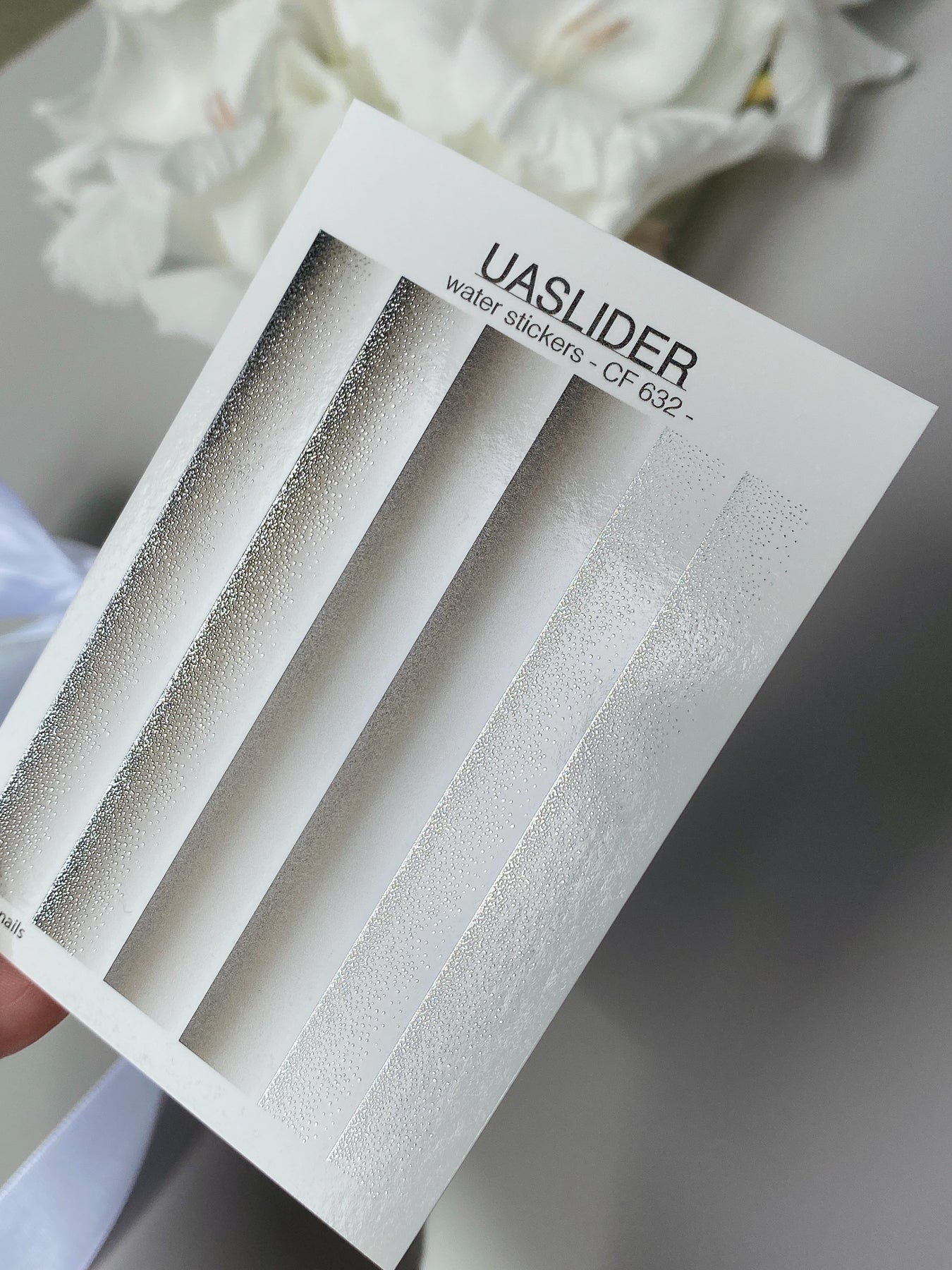 Naklejka na paznokcie CF-632 | Gradientowe naklejki wodne na paznokcie | Biało-srebrne ombre z brokatem