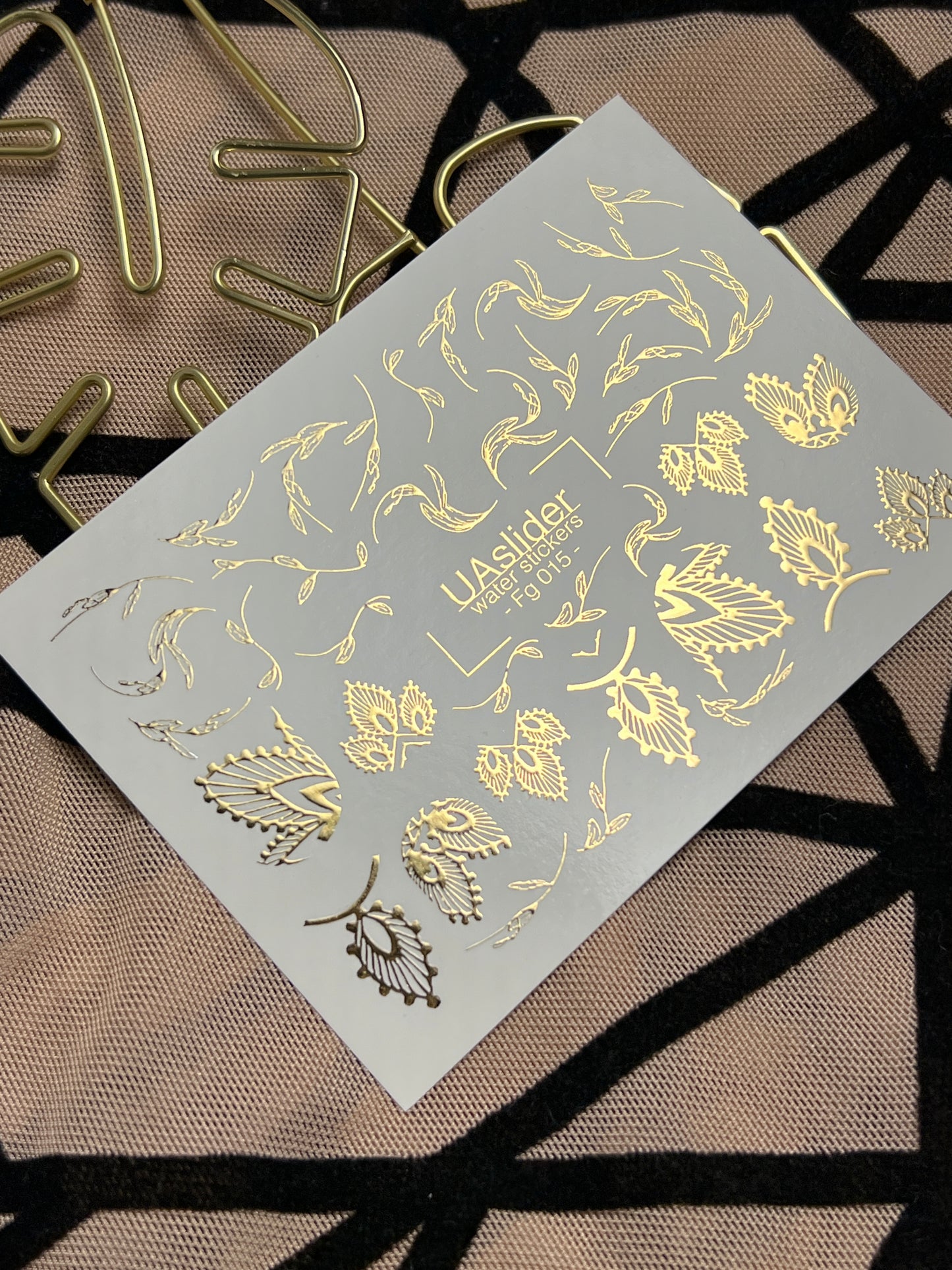 Naklejki na paznokcie wodne Fg-015 | Botaniczne naklejki wodne na paznokcie z złotą folią | Eleganckie wzory liści