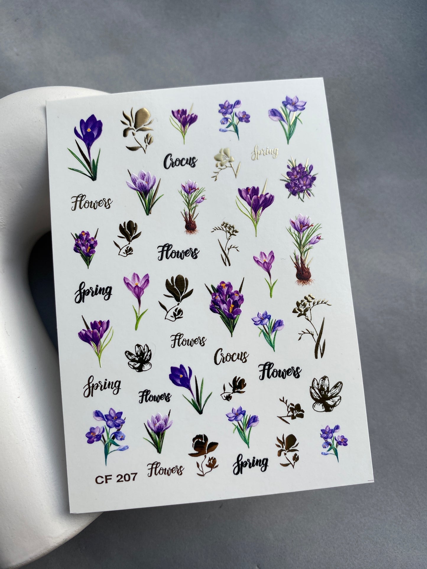 מדבקת מים לציפורניים CF-207 | מדבקות מים לציפורניים | פרחי כרכום סגולים עם נגיעות של פויל זהב