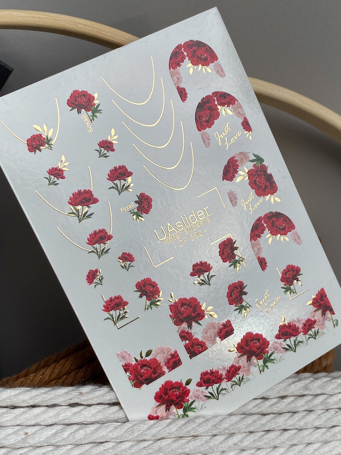 ملصقات مائية للأظافر CF-590 | ملصقات مائية للأظافر ورود حمراء رومانسية | ملصقات فرنسية بموضوع الحب مع تفاصيل ذهبية