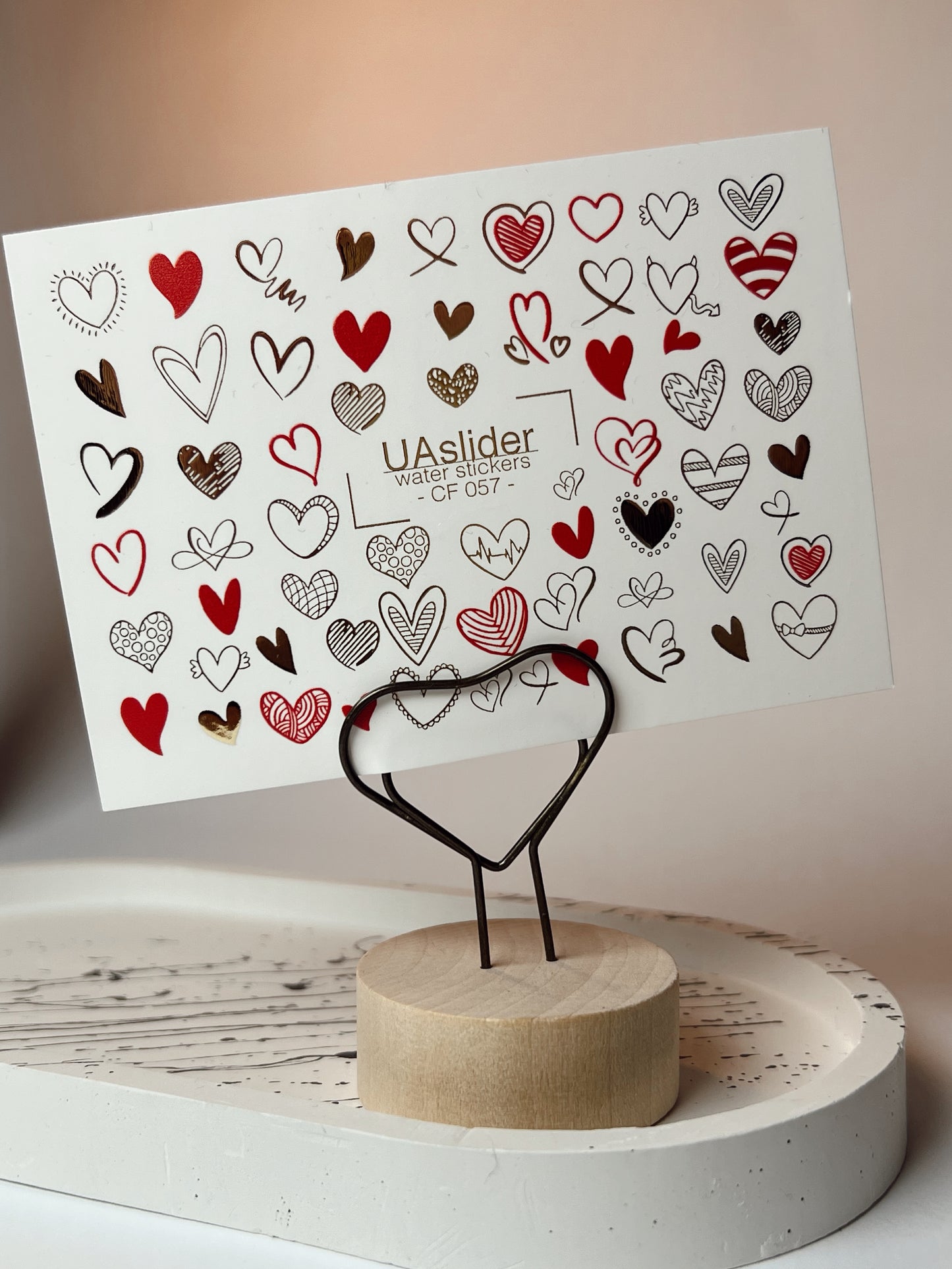 ملصق ماء للأظافر CF-057 | ملصقات ماء للأظافر على شكل قلب | تصاميم منزلق حب باللون الأحمر والأسود والذهبي