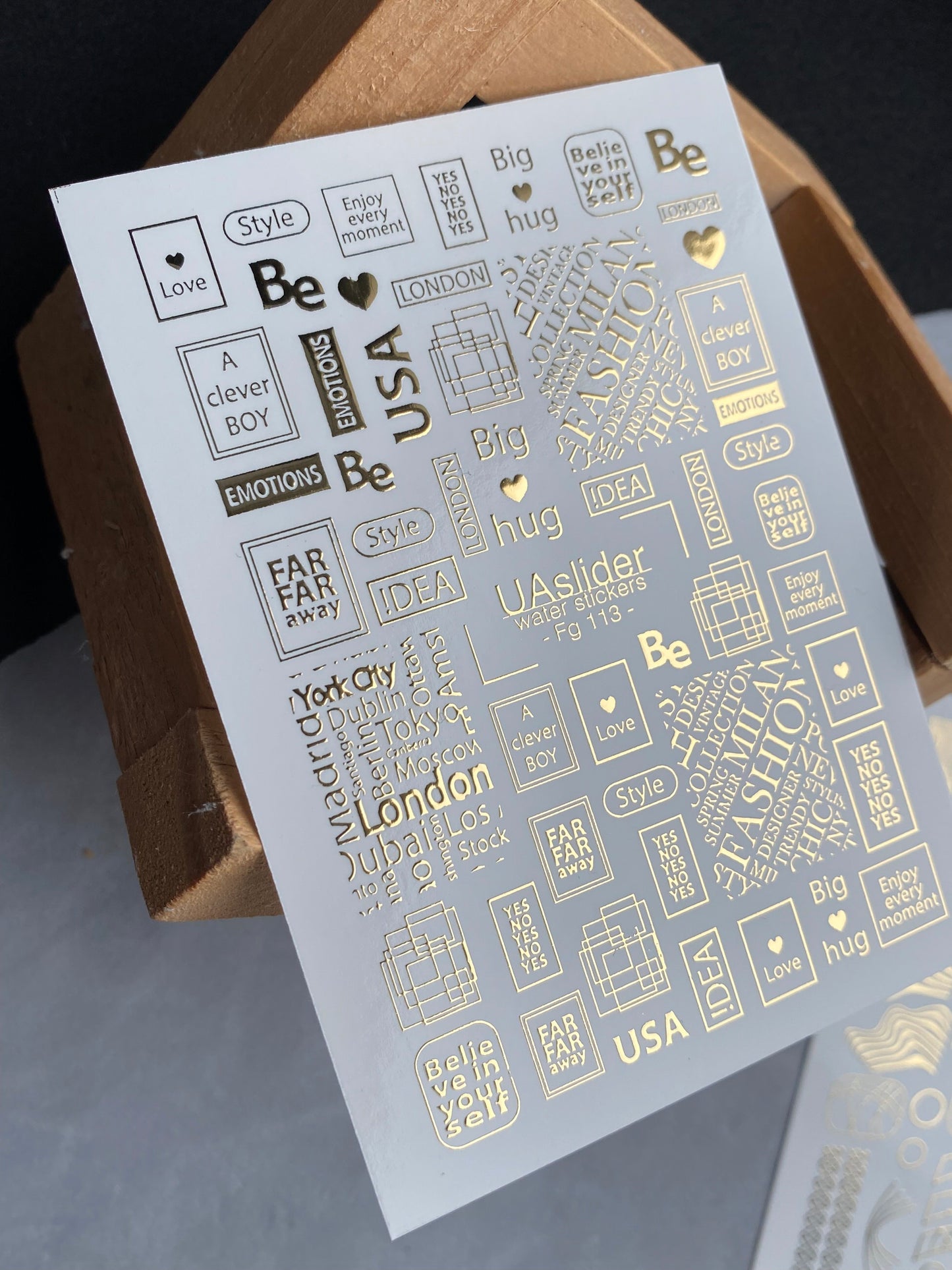 Decalcomanii de apă pentru unghii Fg-113 | Decalcomanii pentru unghii cu alunecare pe apă cu citate aurii și cuvinte de modă | Tipografie modernă