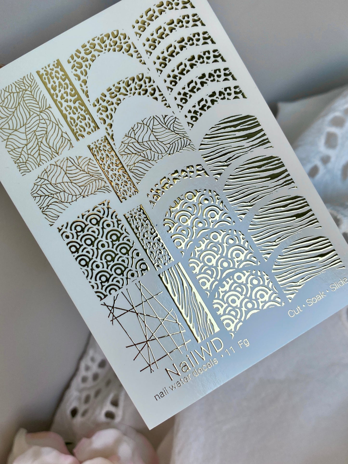 ملصقات مائية للأظافر 11 NailWD | ملصقات انزلاق مائية للأظافر بنقوش هندسية ذهبية | تصاميم فن الأظافر التجريدية