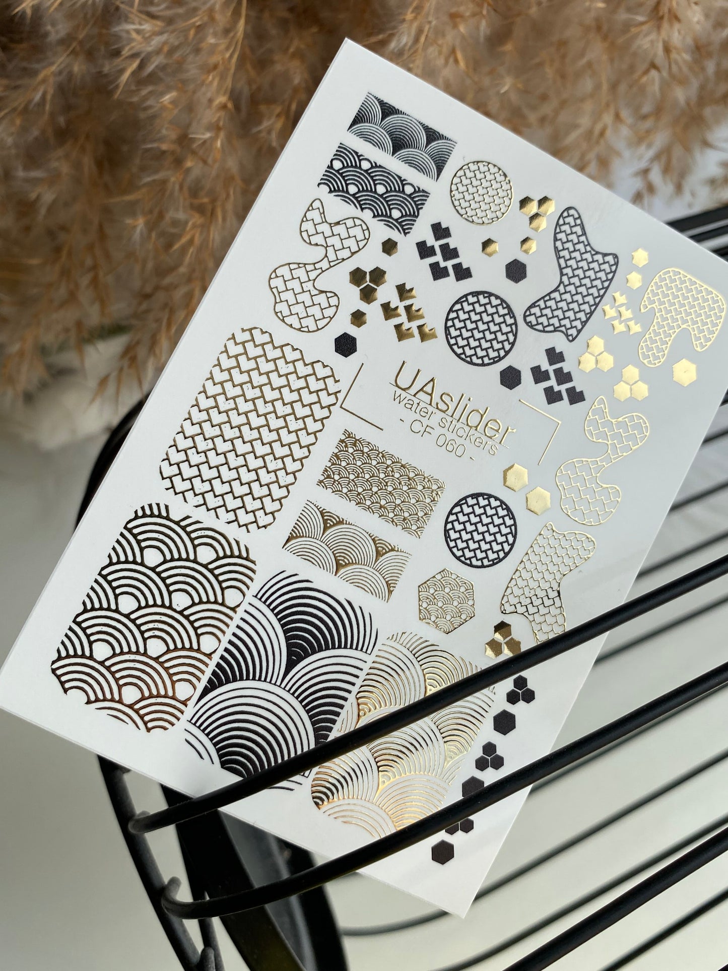 Naklejka wodna na paznokcie CF-060 | Geometryczne naklejki wodne na paznokcie | Japońskie fale i wzory z złotą folią