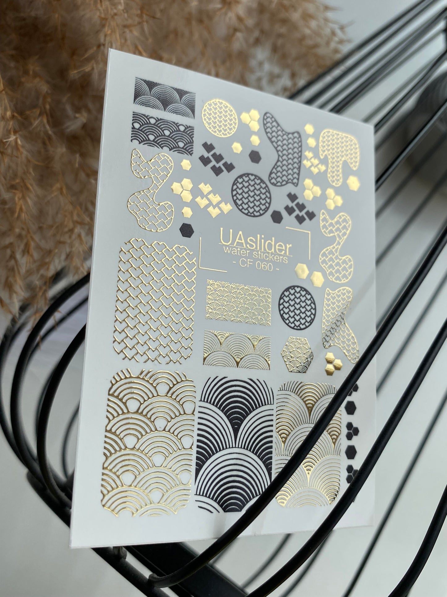 Naklejka wodna na paznokcie CF-060 | Geometryczne naklejki wodne na paznokcie | Japońskie fale i wzory z złotą folią