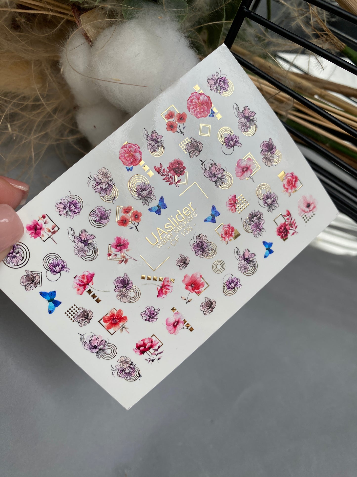 Naklejka wodna na paznokcie CF-106 | Kwiatowe naklejki wodne na paznokcie | Różowe kwiaty, niebieskie motyle i geometryczne akcenty