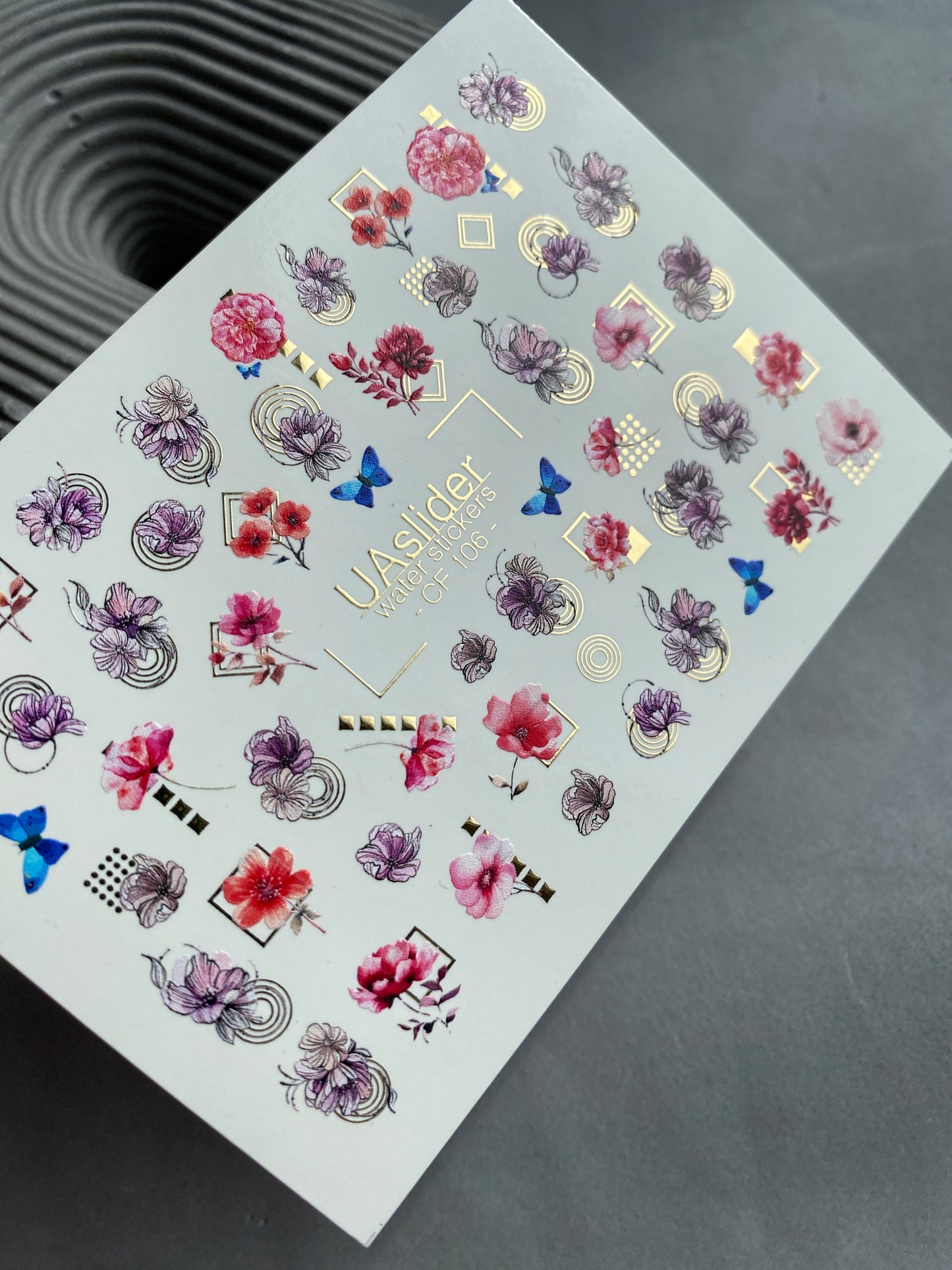 Naklejka wodna na paznokcie CF-106 | Kwiatowe naklejki wodne na paznokcie | Różowe kwiaty, niebieskie motyle i geometryczne akcenty