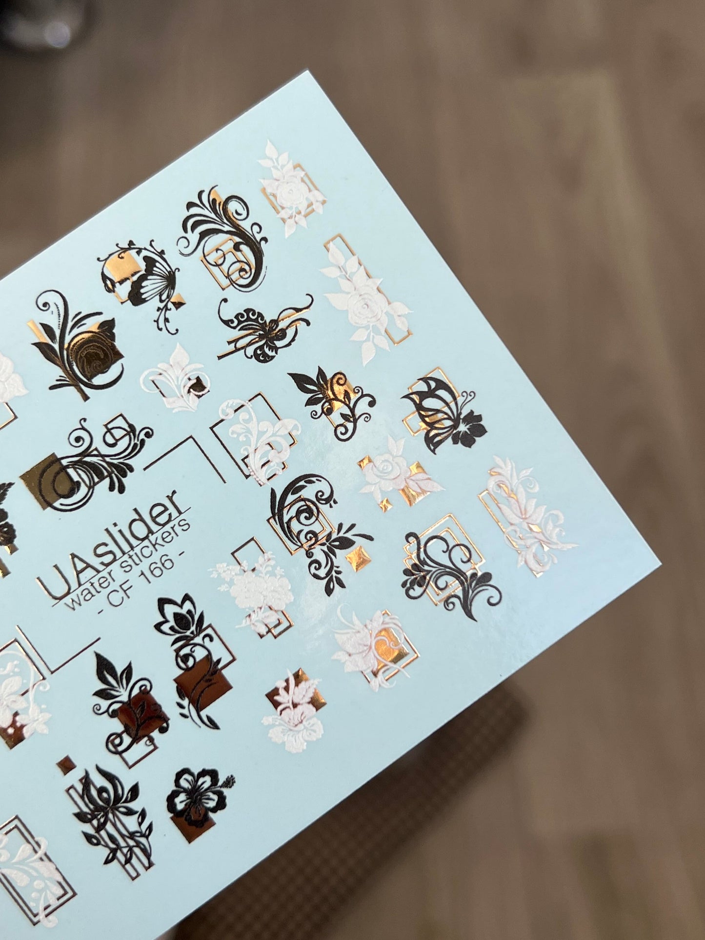 Nagel Wasserabziehbild CF-166 | Elegante Nagelkunst Wasserabziehbilder | Schwarze, Weiße & Goldene Blumenornamente