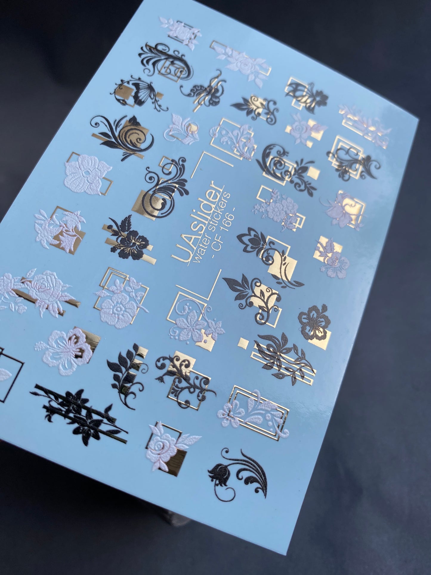 Nagel Wasserabziehbild CF-166 | Elegante Nagelkunst Wasserabziehbilder | Schwarze, Weiße & Goldene Blumenornamente