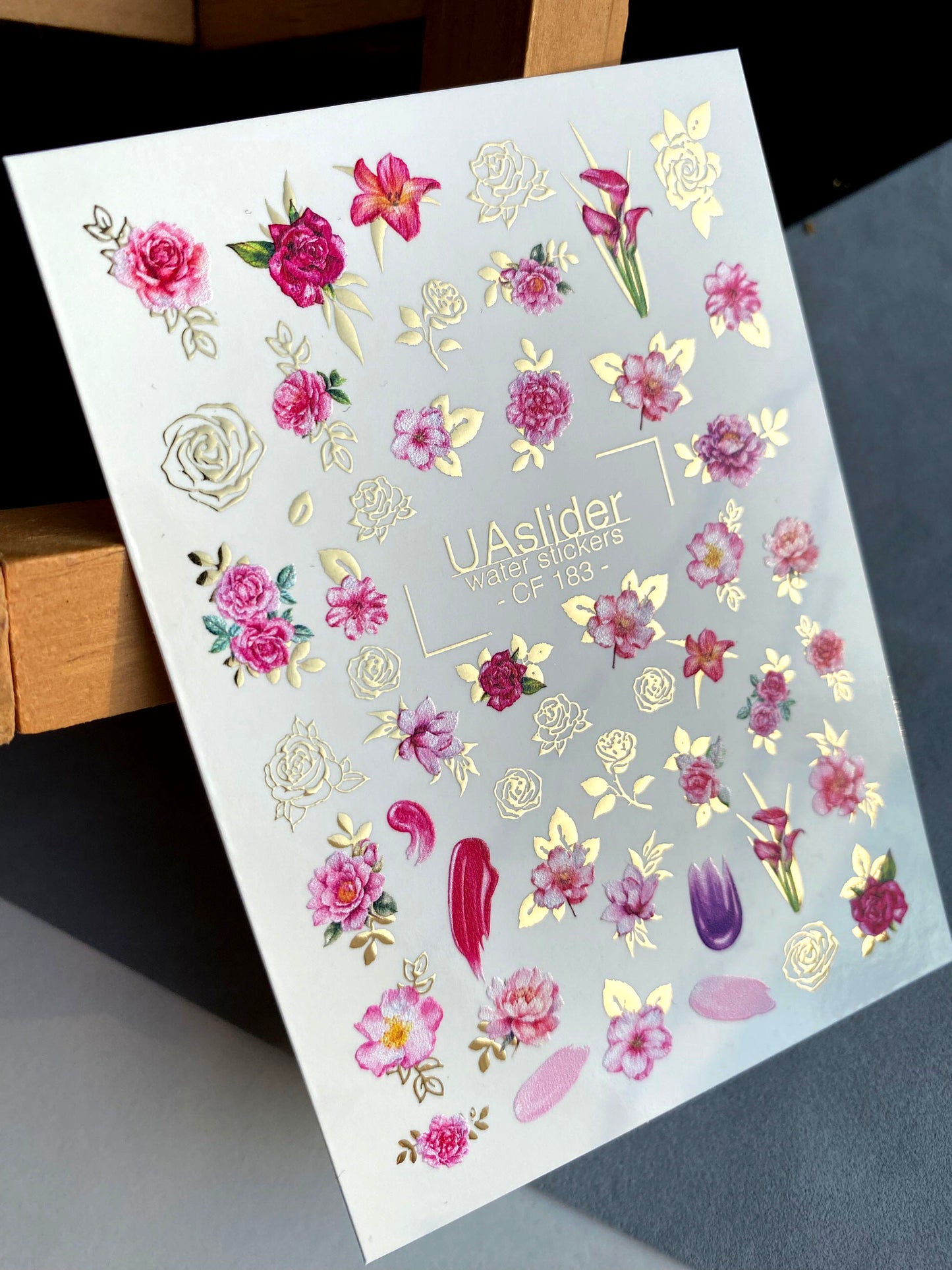 ملصق مائي للأظافر CF-183 | ملصقات مائية للأظافر | زهور وردية وحمراء مع تفاصيل ذهبية