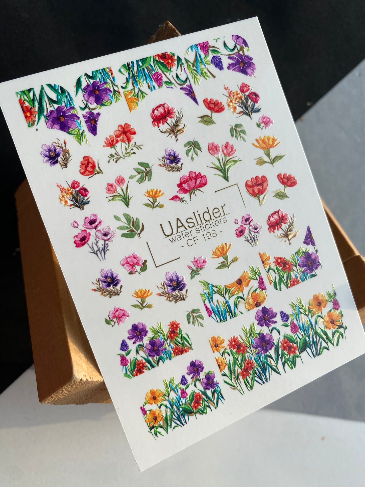 ملصق مائي للأظافر CF-198 | ملصقات مائية للأظافر | تصاميم أزهار برية ملونة ومروج