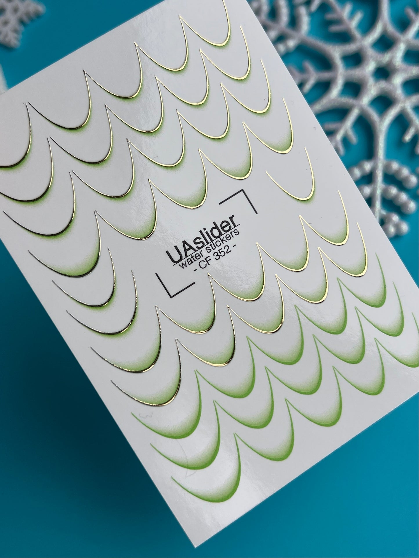 Nagel-Wasserabziehbild CF-352 | Wasserfolien-Nagelabziehbilder | Grüne French-Tips mit goldener Umrandung