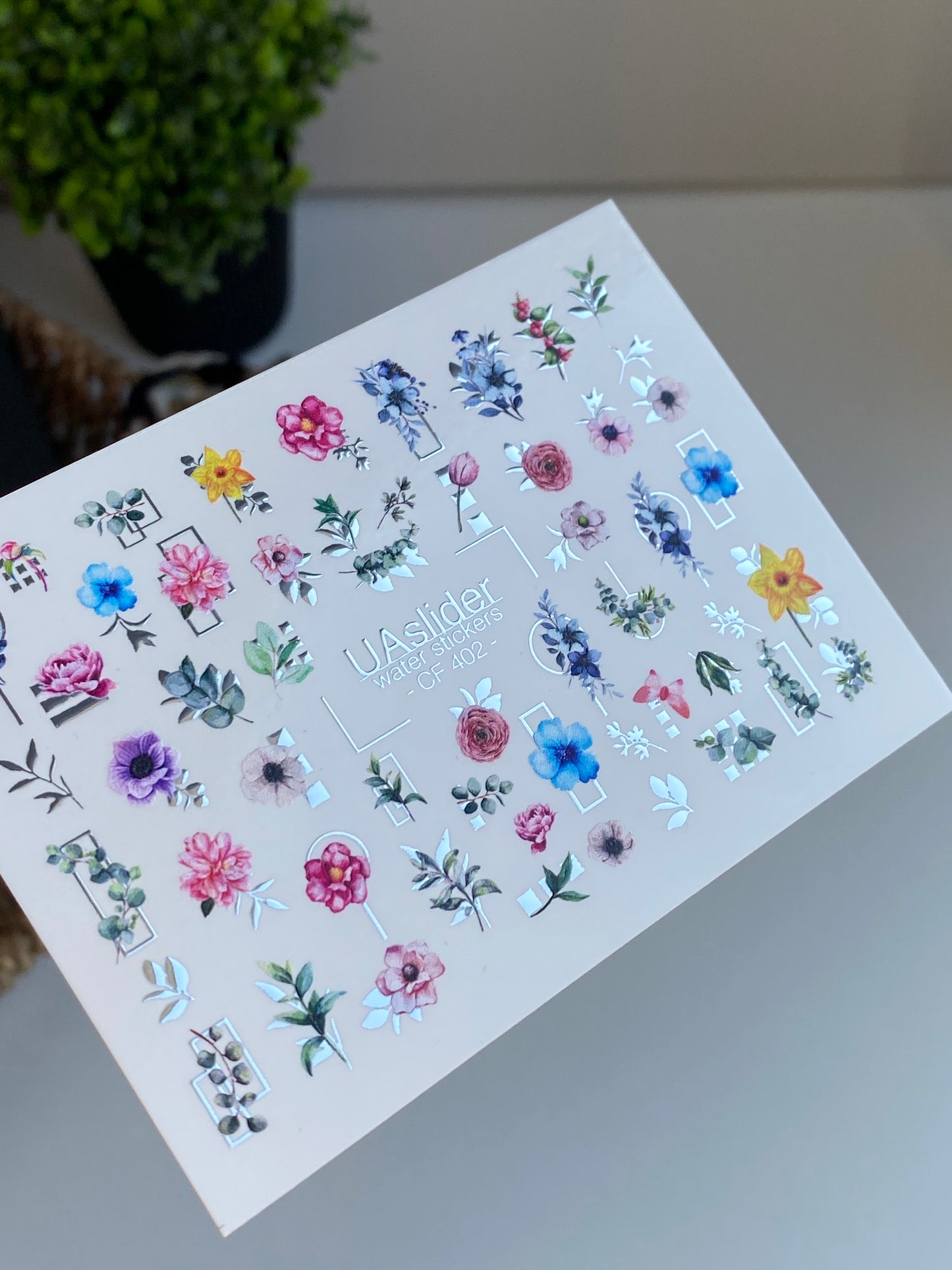 Küünte veekleebis CF-402 | Botaanilised veeslibri küünte kleebised | Värvikad lilled geomeetriliste aktsentidega