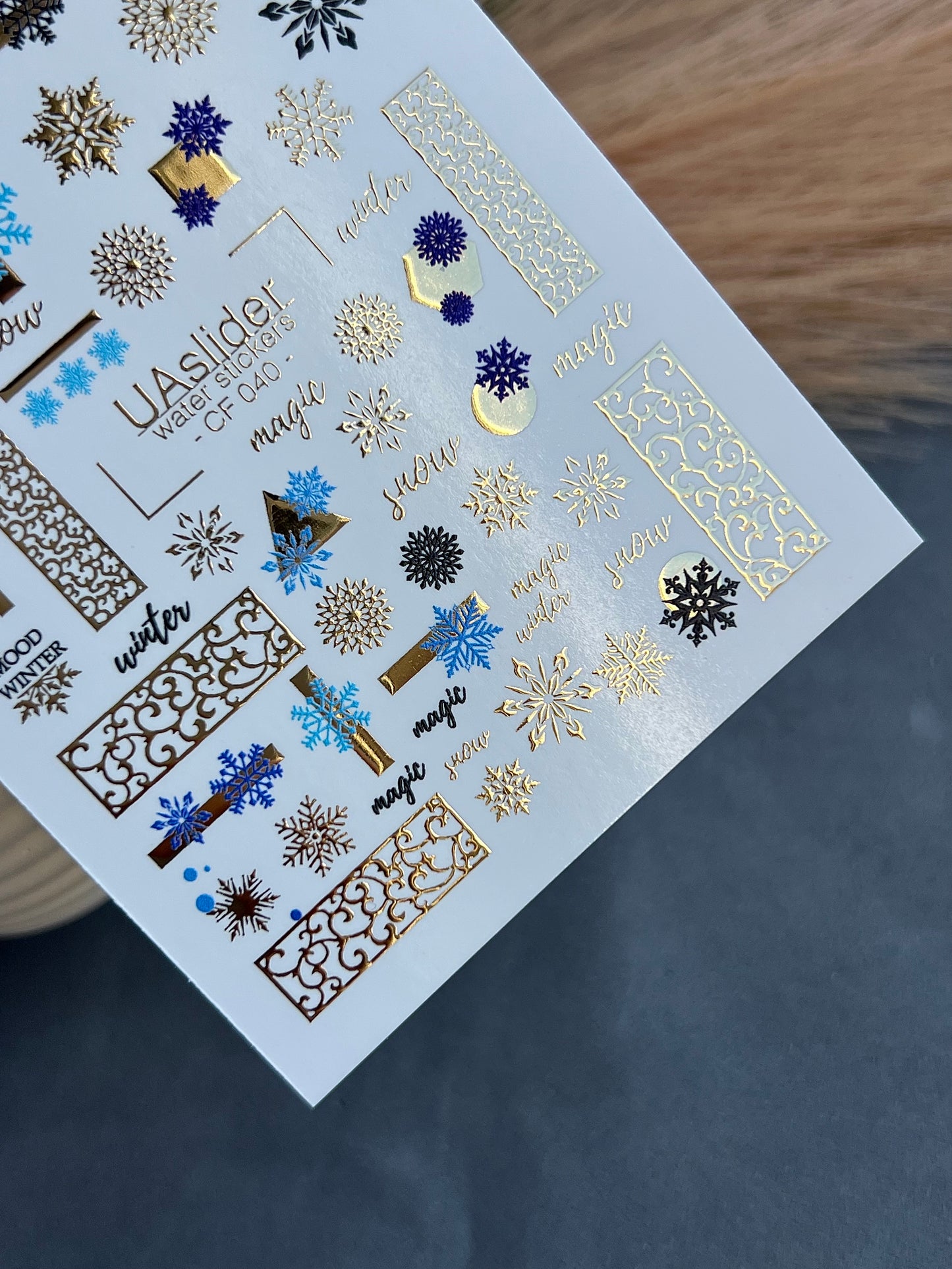 Adesivo para Unhas CF-040 | Adesivos para Unhas de Deslizamento na Água de Inverno | Flocos de Neve Azuis e Enfeites de Folha Dourada