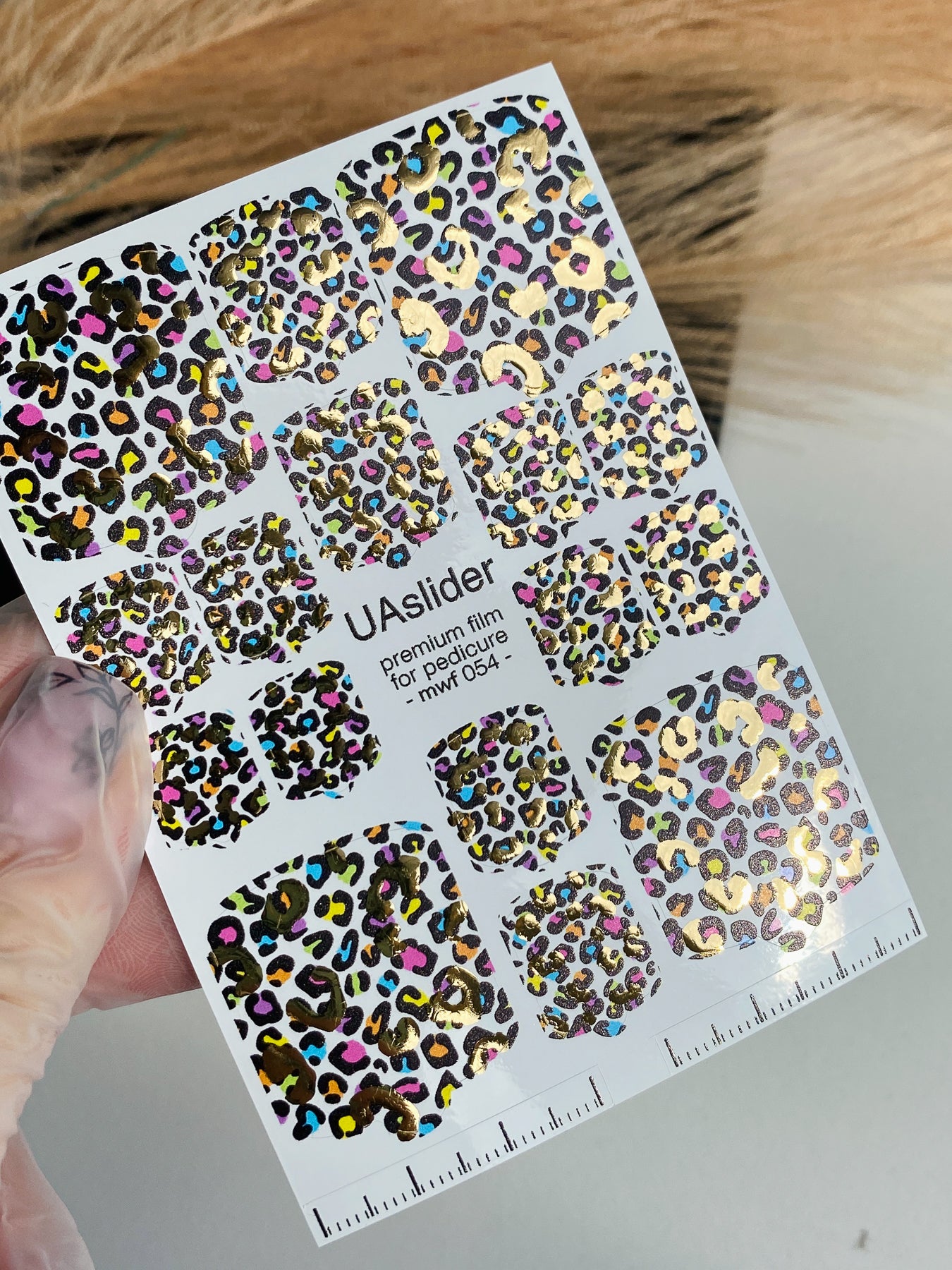 Filme pentru înfășurarea unghiilor pedichiură mwf-054 | Filme pentru înfășurarea unghiilor pedichiură | Imprimeu leopard colorat cu folie aurie