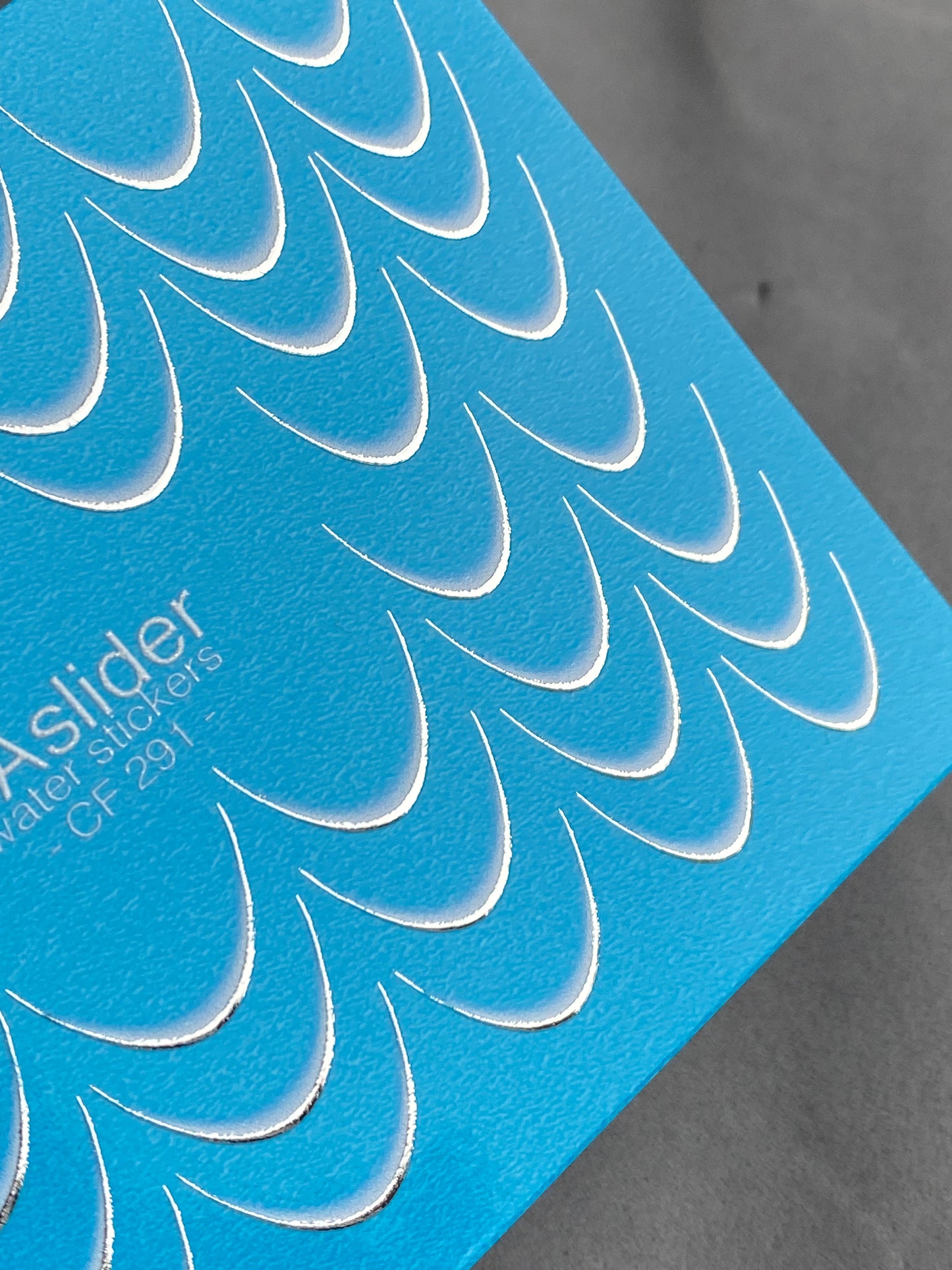 Nagų vandens lipdukas CF-291 | Minimalistiniai vandens slydimo nagų lipdukai | Sidabriniai pusmėnuliai prancūziškiems nagų galiukams