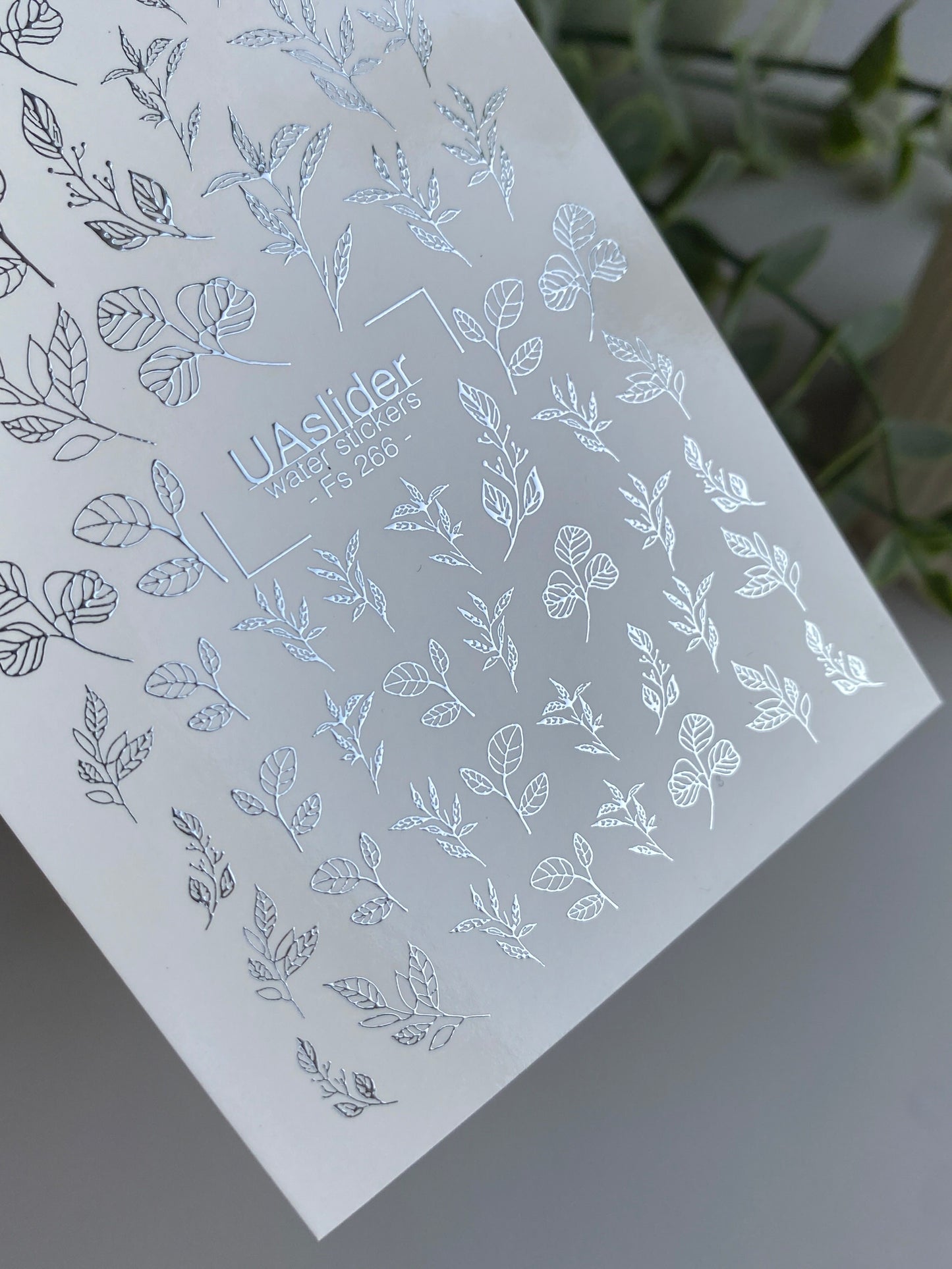 Köröm víz matrica Fs-266 | Botanikus vízcsúsztatós köröm matricák | Ezüst fólia levelek és ágak