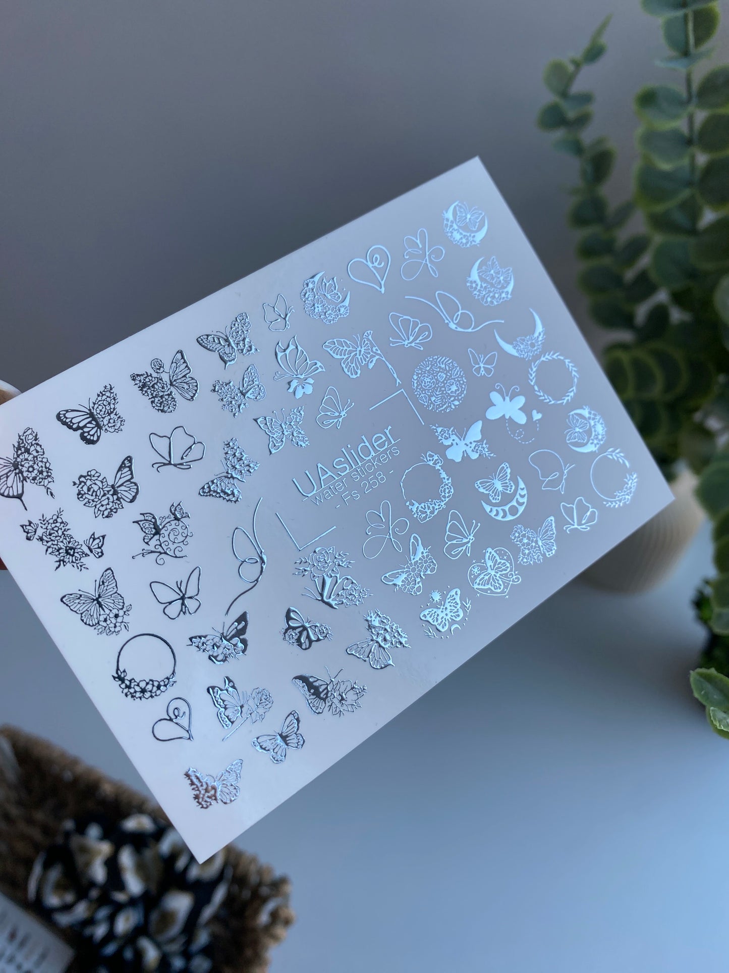 Décalcomanie d'eau pour ongles Fs-258 | Décalcomanies d'eau pour ongles papillon | Papillons floraux en feuille d'argent & cœurs