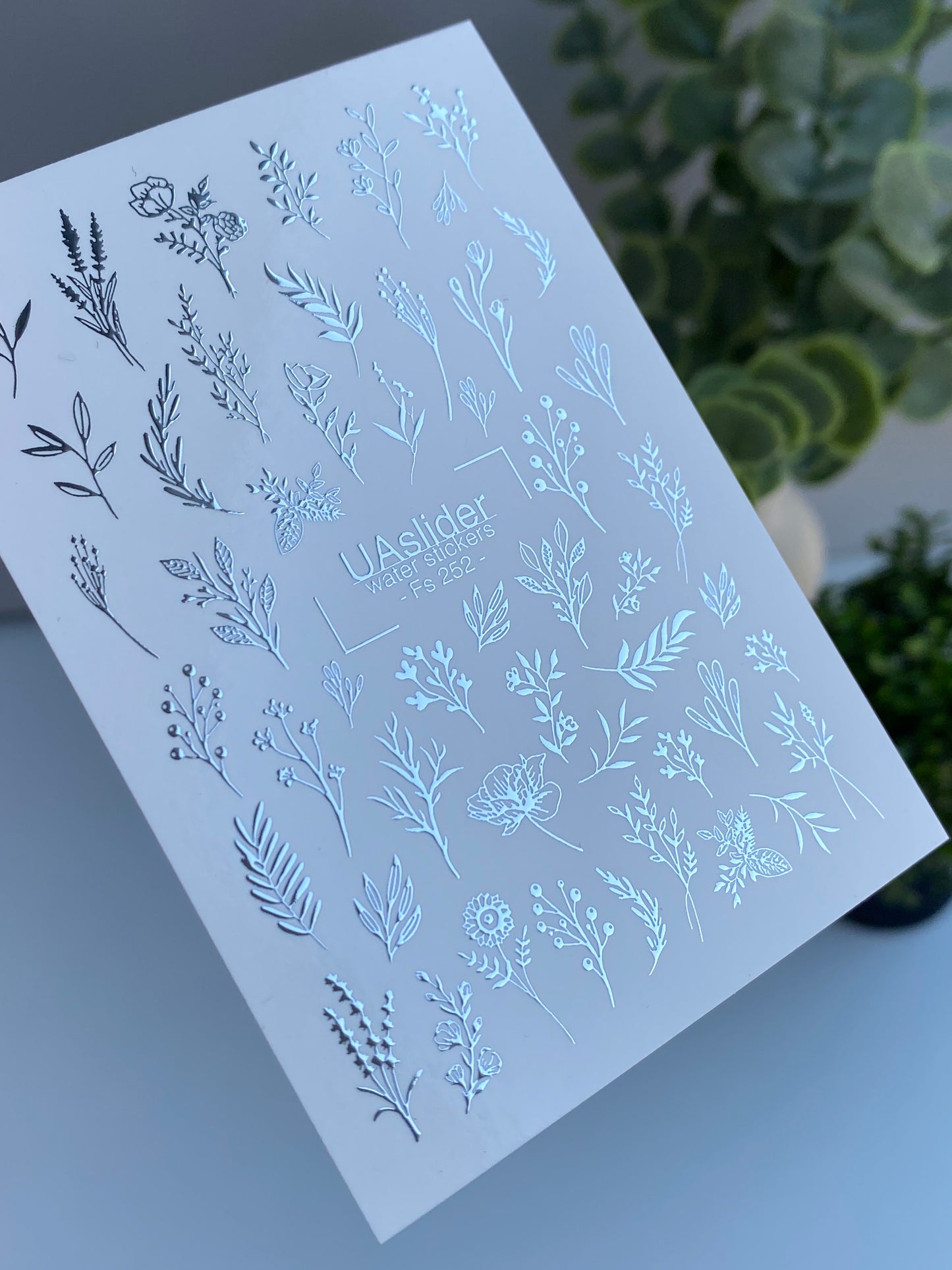 Köröm víz matrica Fs-252 | Botanikai vízcsúsztatós köröm matricák | Ezüst fólia levelek és vadvirágok