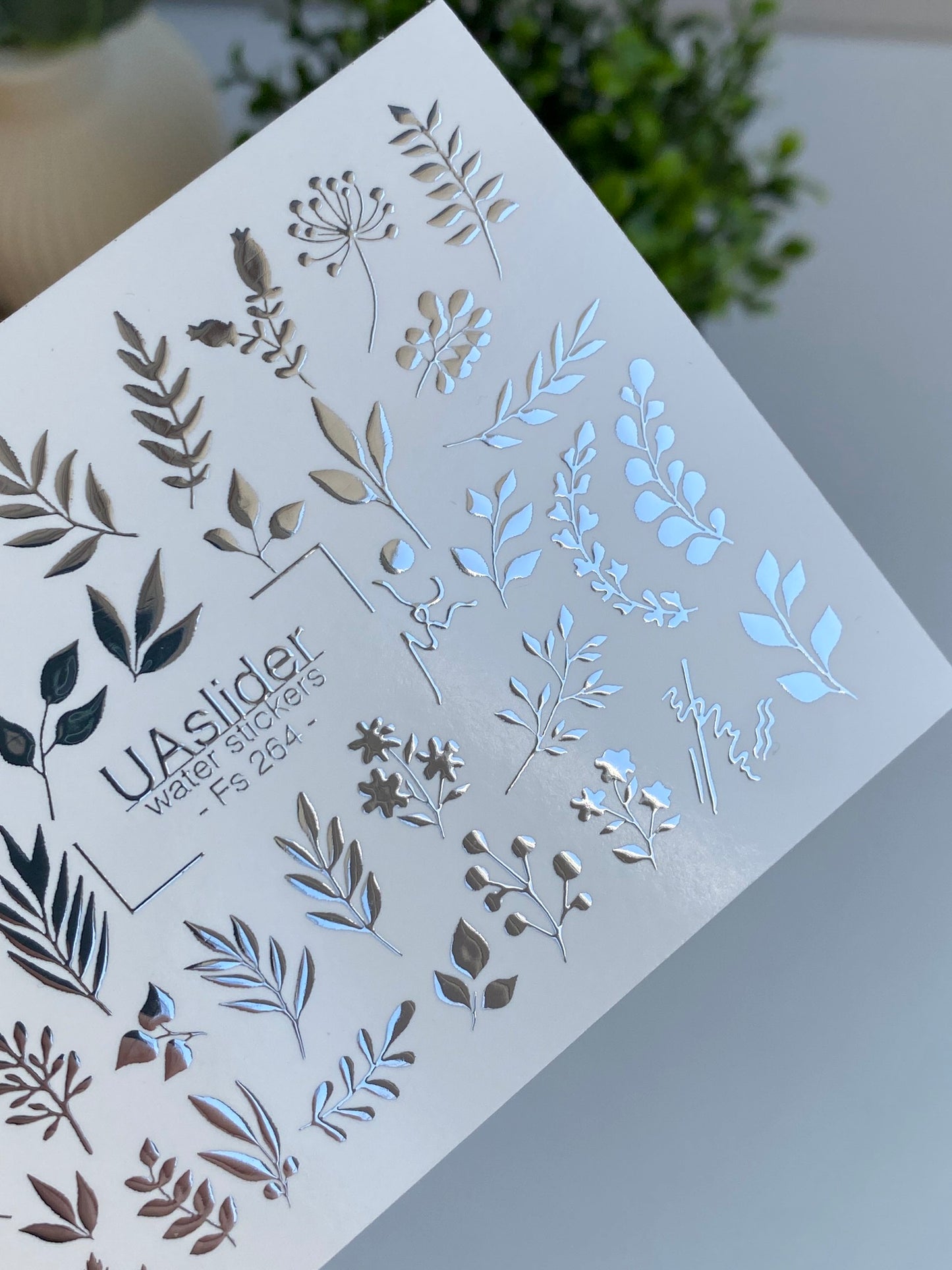 Köröm víz matrica Fs-264 | Botanikus vízcsúsztatós köröm matricák | Ezüst fólia levelek és virágos ágvégek