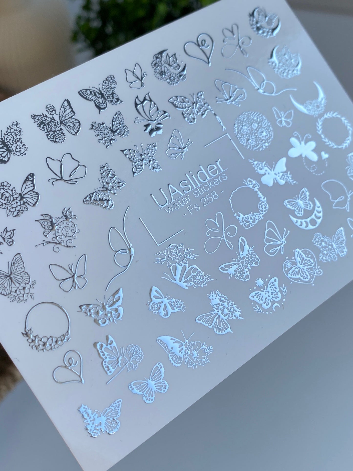 Décalcomanie d'eau pour ongles Fs-258 | Décalcomanies d'eau pour ongles papillon | Papillons floraux en feuille d'argent & cœurs