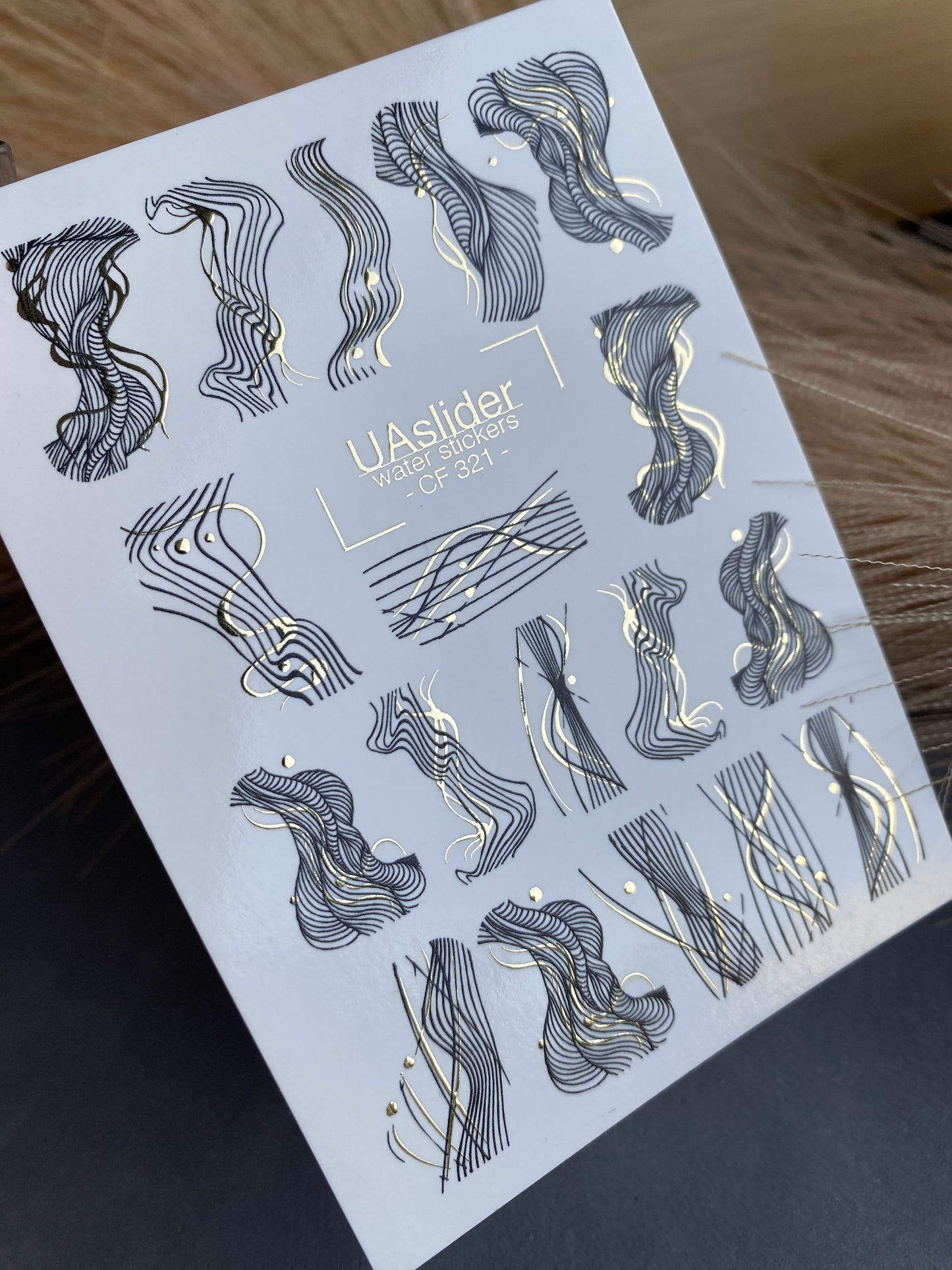 ملصقات مائية للأظافر CF-321 | ملصقات مائية للأظافر بفن الخطوط التجريدي | ملصقات أظافر سوداء وذهبية بسيطة