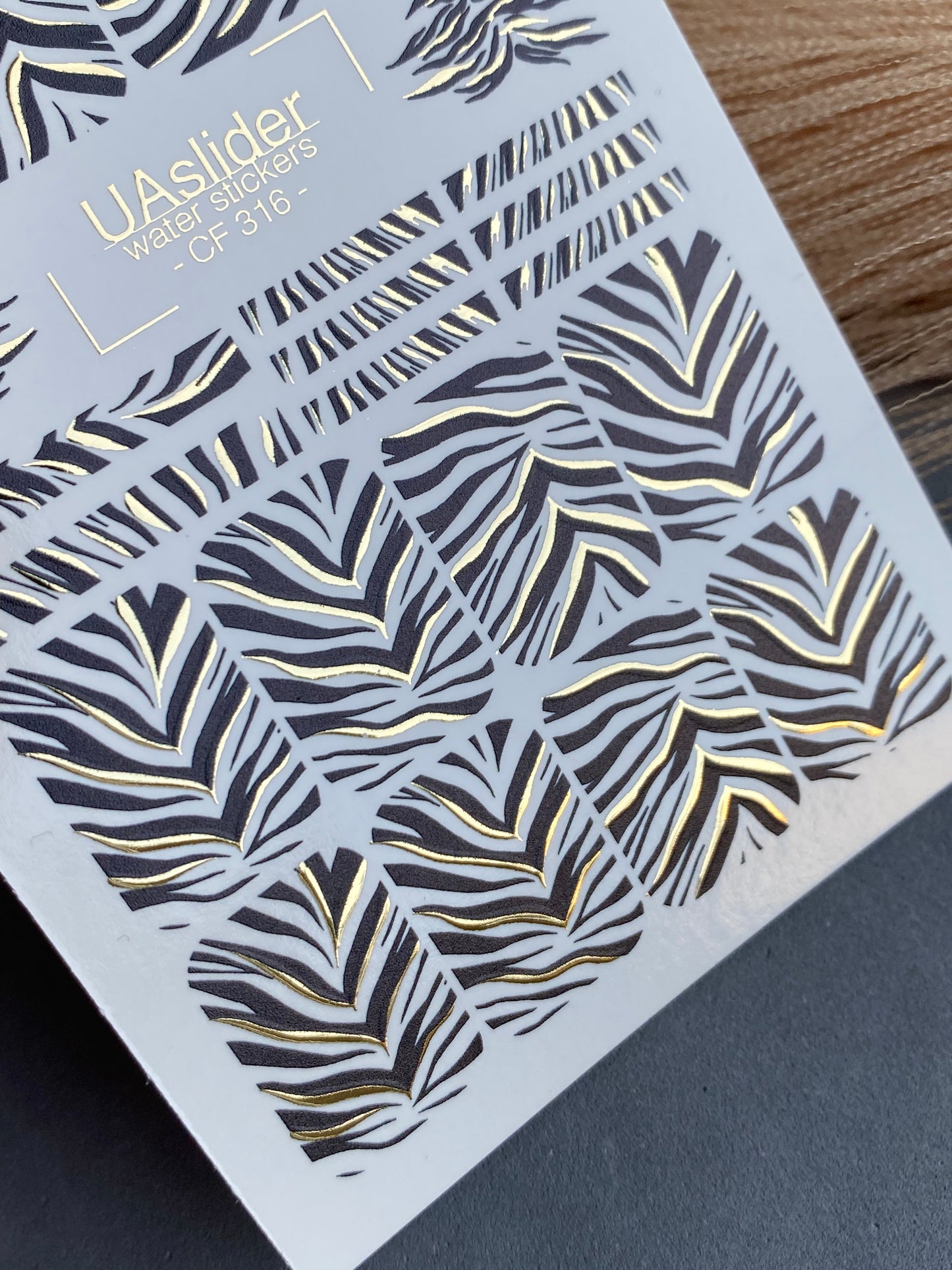 Naklejki wodne na paznokcie CF-316 | Naklejki wodne na paznokcie w wzór zebry | Czarno-złote naklejki w zwierzęcy wzór