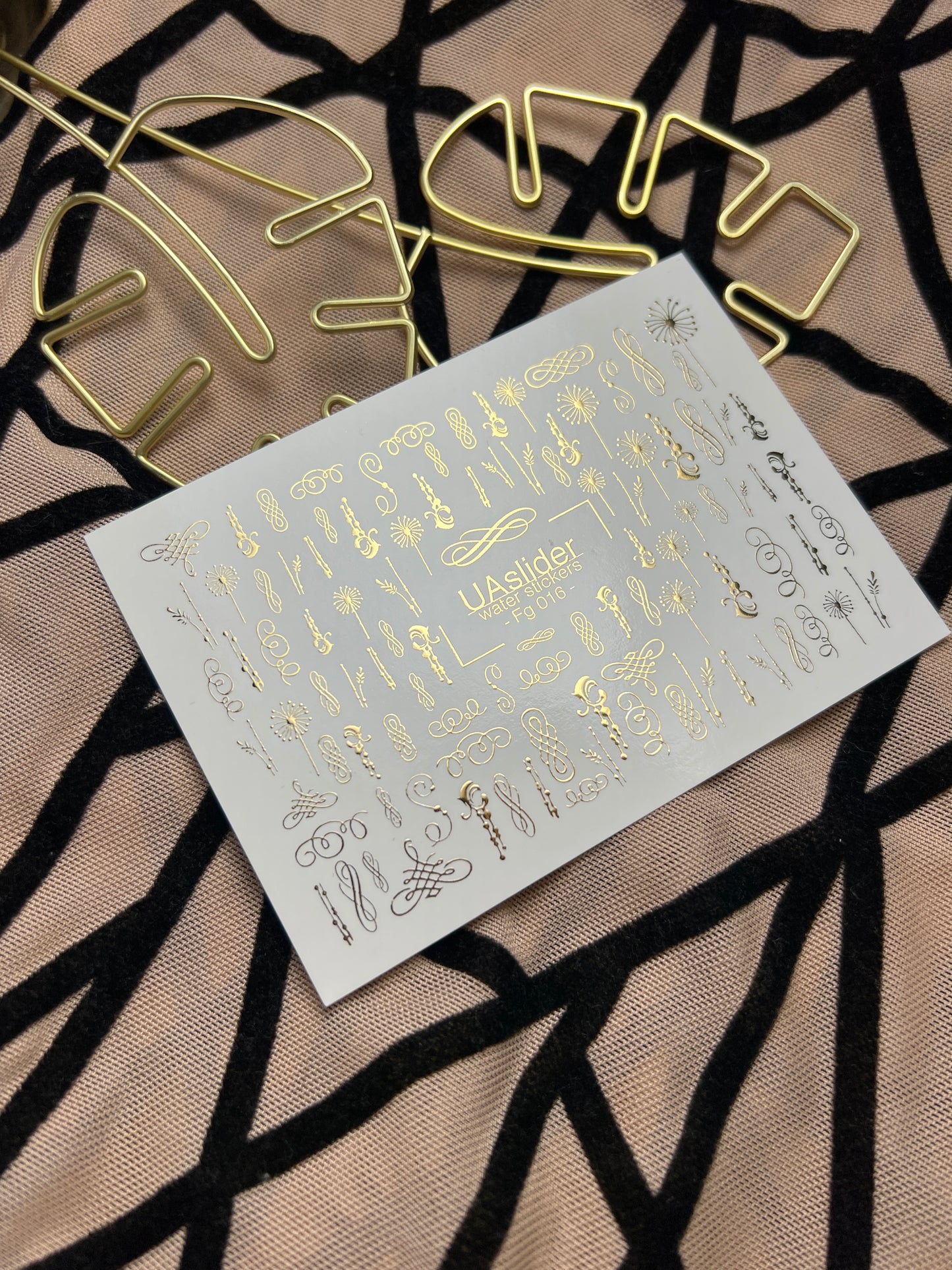 Adesivi per unghie ad acqua Fg-157 | Adesivi per unghie a trasferimento ad acqua con foglia d'oro | Farfalle e accenti floreali