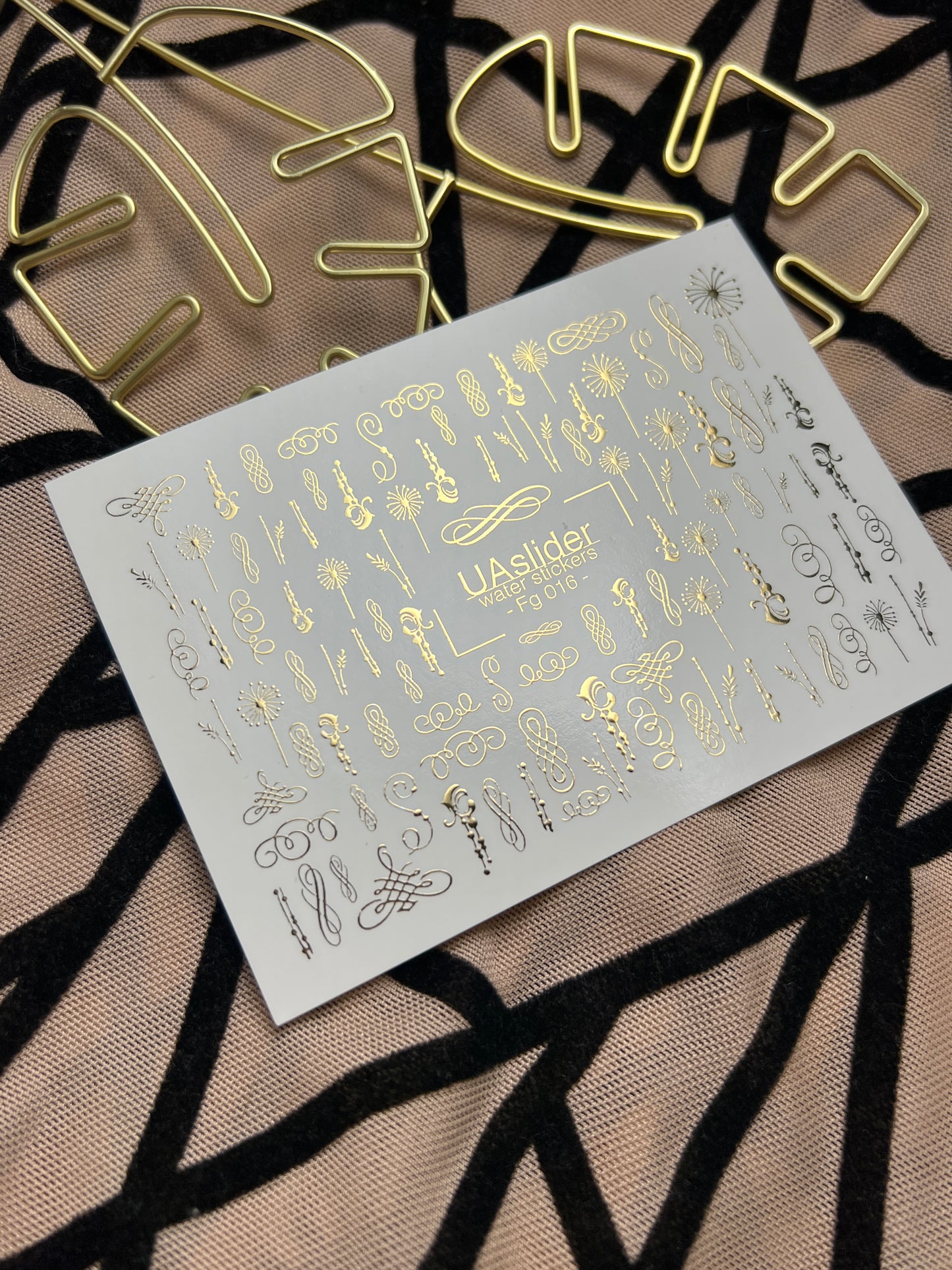 Adesivi per unghie ad acqua Fg-157 | Adesivi per unghie a trasferimento ad acqua con foglia d'oro | Farfalle e accenti floreali