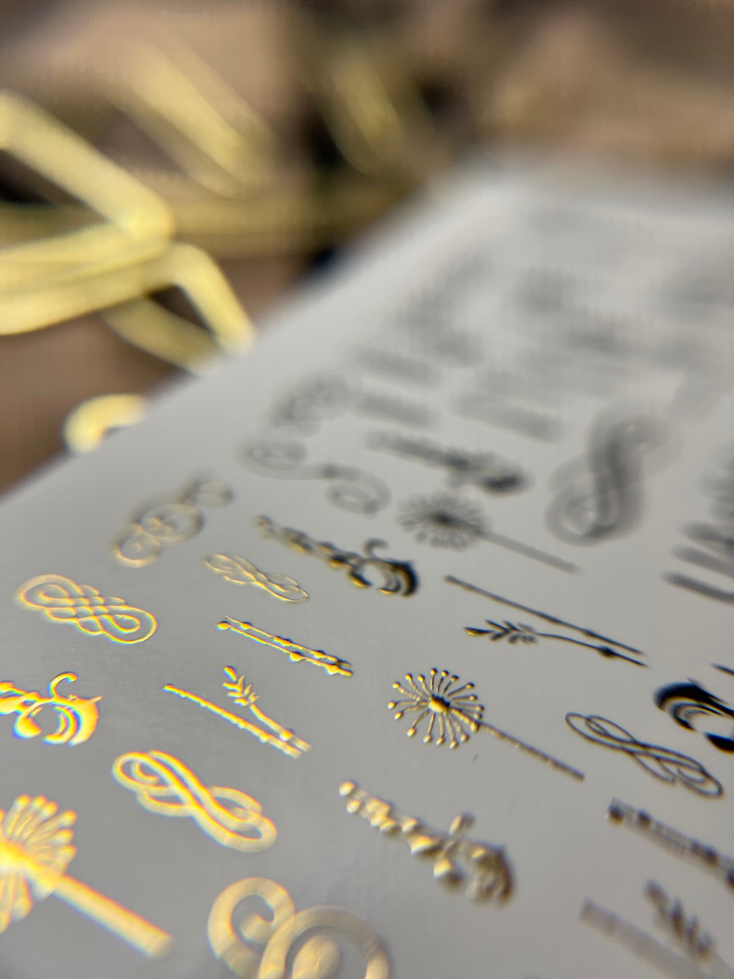 Naklejki na paznokcie wodne Fg-016 | Eleganckie wodne naklejki na paznokcie z złotą folią | Zawijasy i ozdoby kaligraficzne