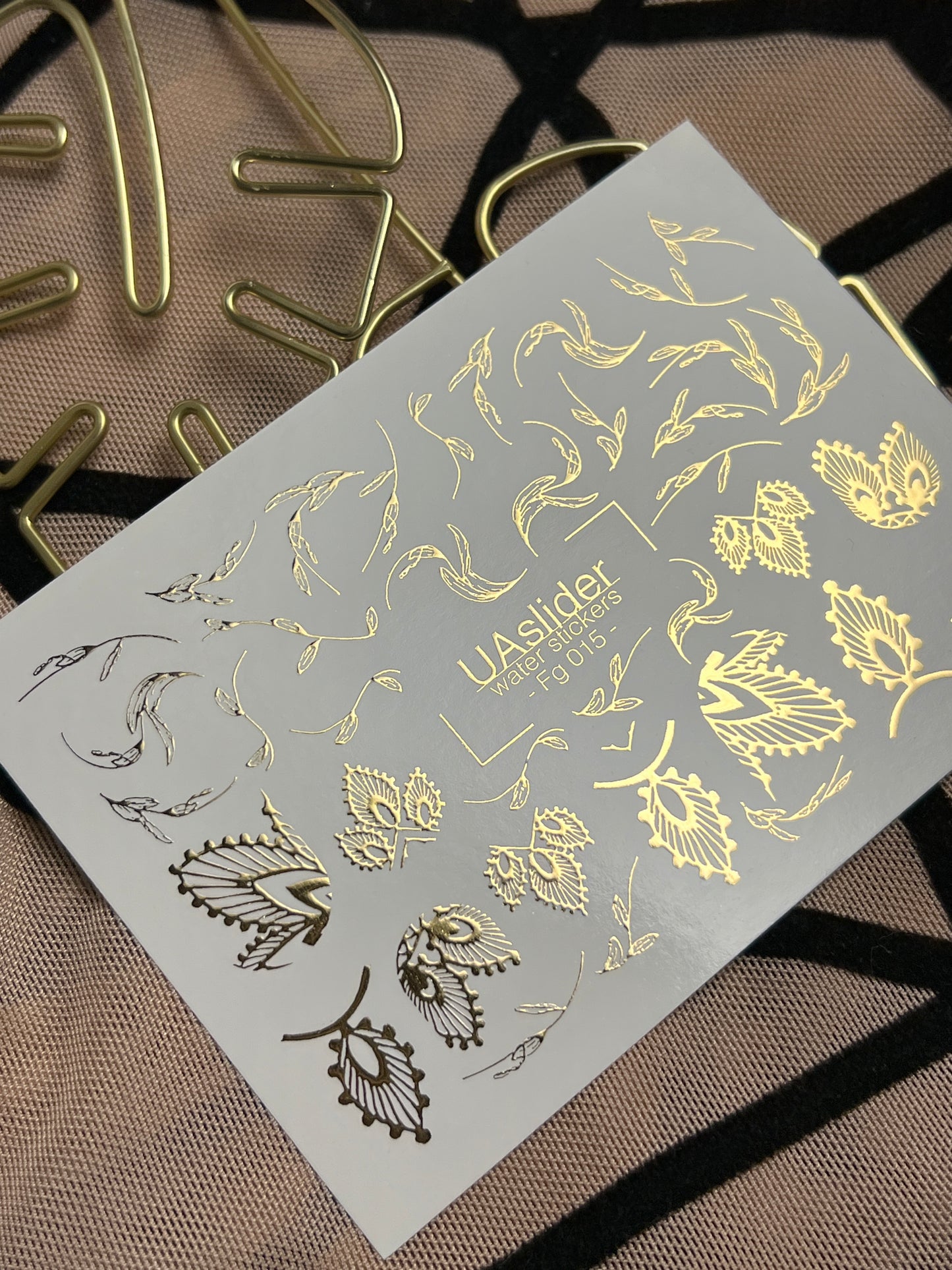 Naklejki na paznokcie wodne Fg-015 | Botaniczne naklejki wodne na paznokcie z złotą folią | Eleganckie wzory liści