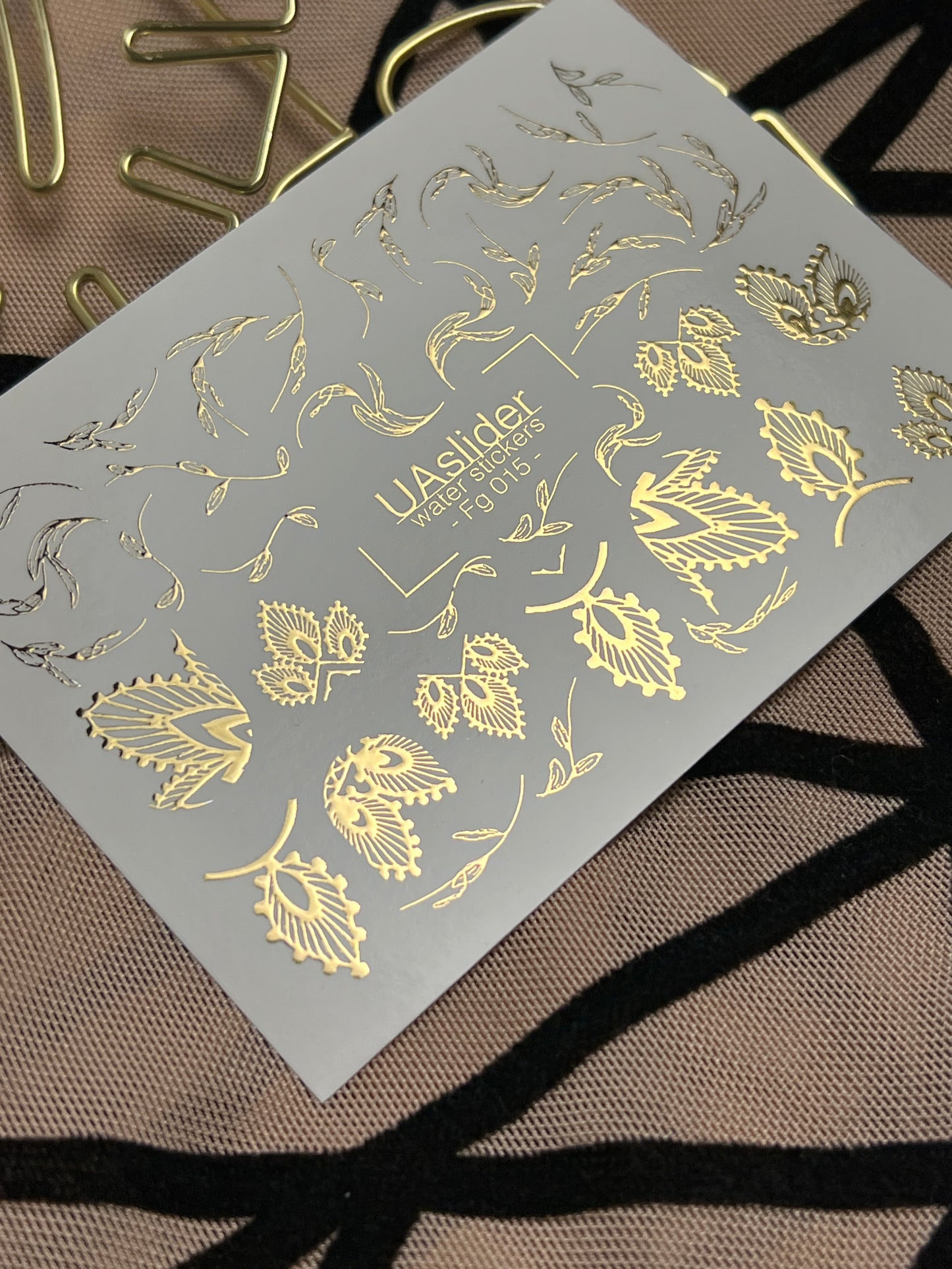 Naklejki na paznokcie wodne Fg-015 | Botaniczne naklejki wodne na paznokcie z złotą folią | Eleganckie wzory liści