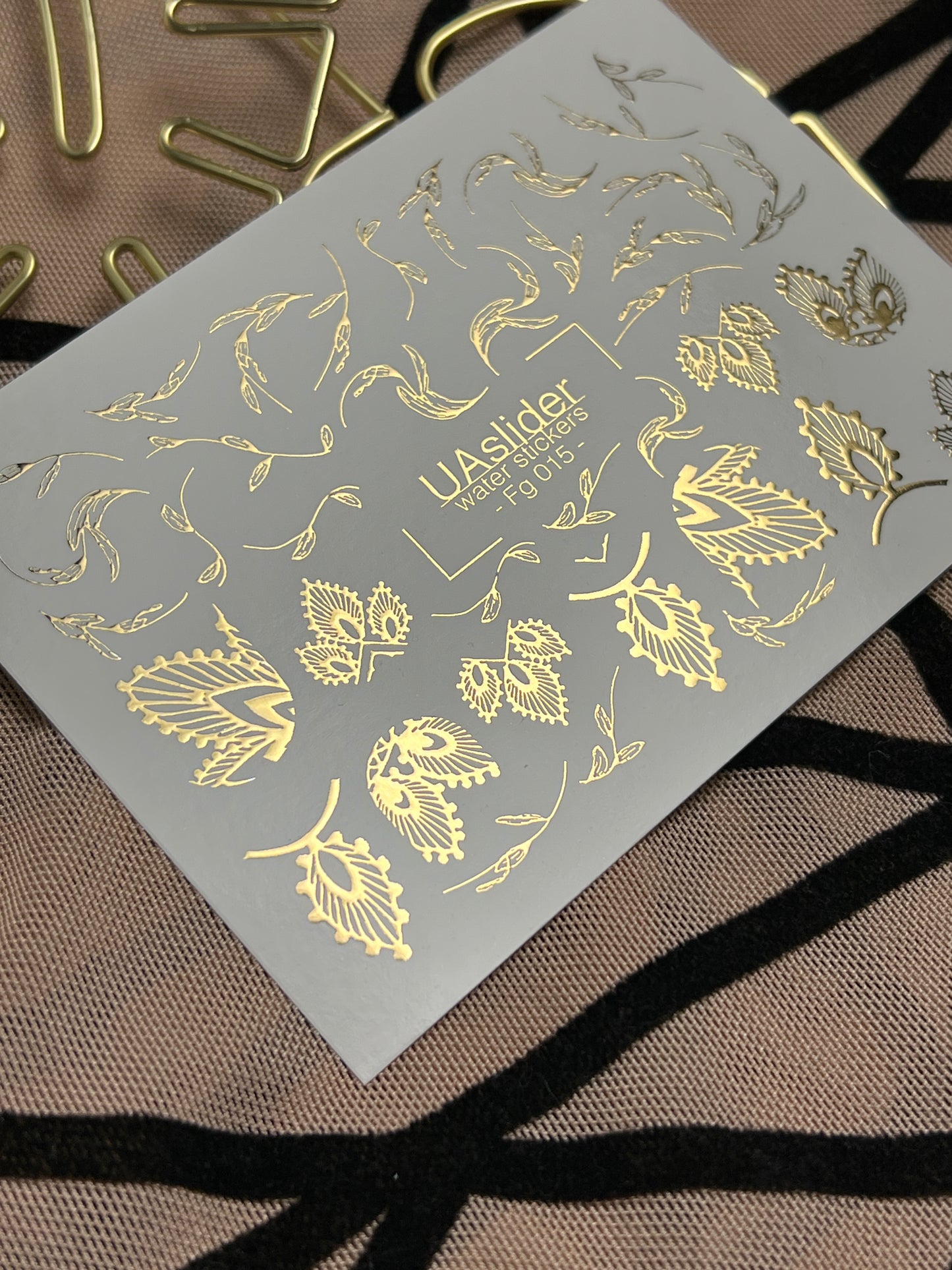 Naklejki na paznokcie wodne Fg-015 | Botaniczne naklejki wodne na paznokcie z złotą folią | Eleganckie wzory liści