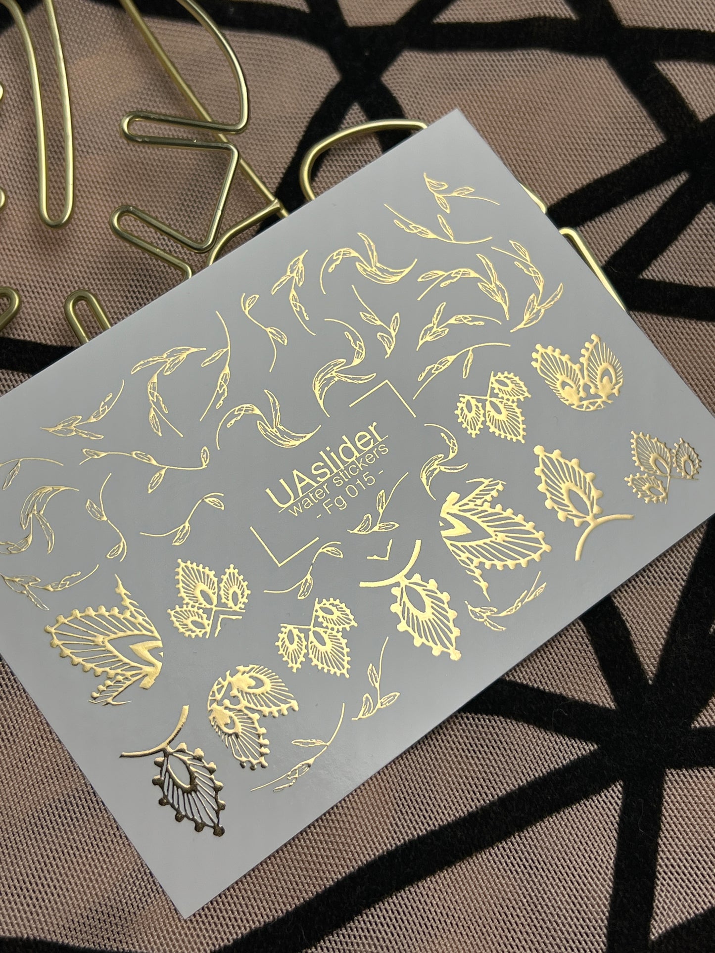 Naklejki na paznokcie wodne Fg-015 | Botaniczne naklejki wodne na paznokcie z złotą folią | Eleganckie wzory liści