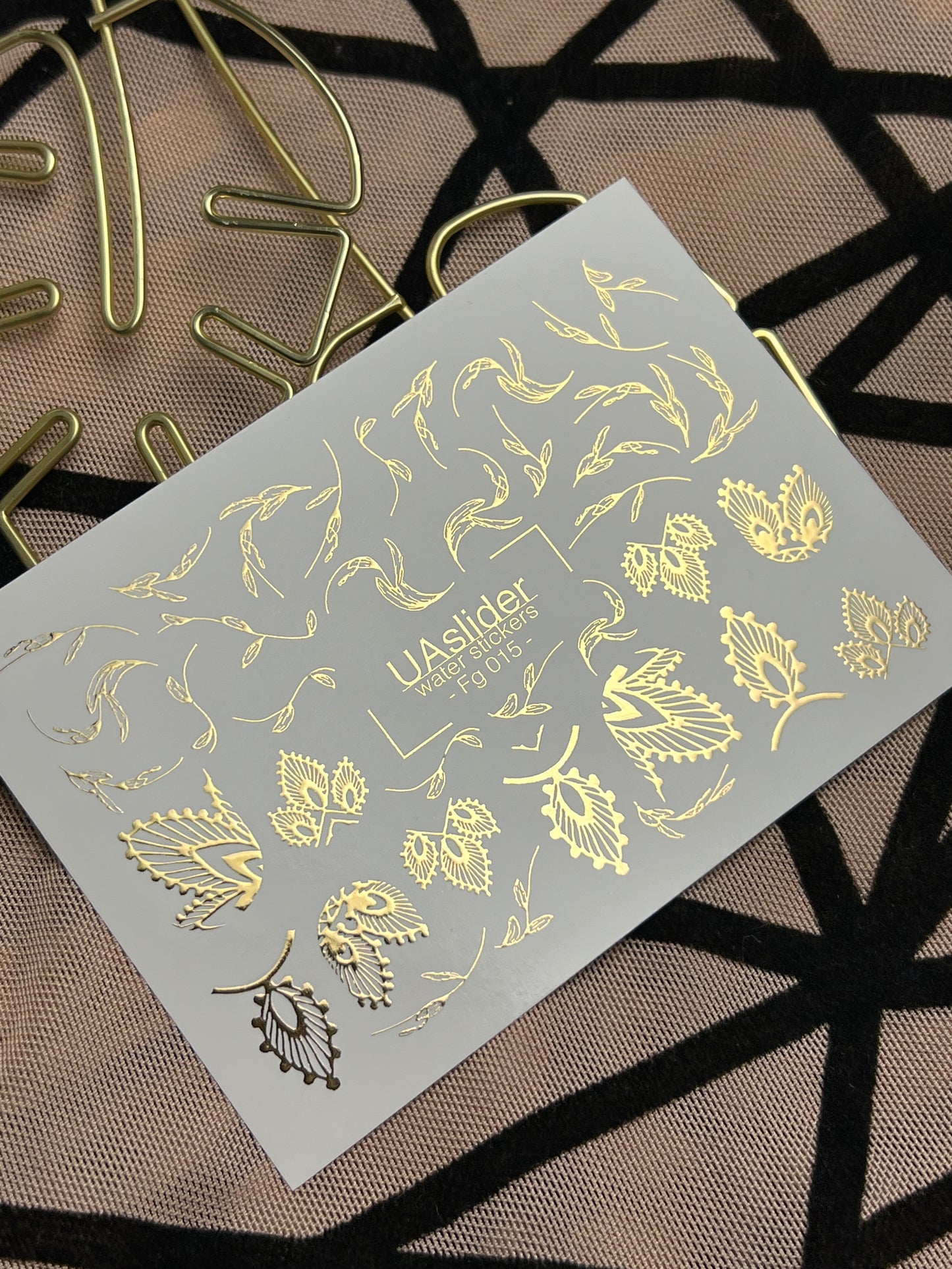 Naklejki na paznokcie wodne Fg-015 | Botaniczne naklejki wodne na paznokcie z złotą folią | Eleganckie wzory liści