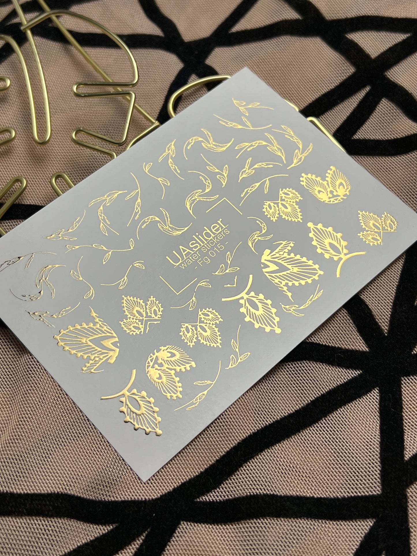 Naklejki na paznokcie wodne Fg-015 | Botaniczne naklejki wodne na paznokcie z złotą folią | Eleganckie wzory liści