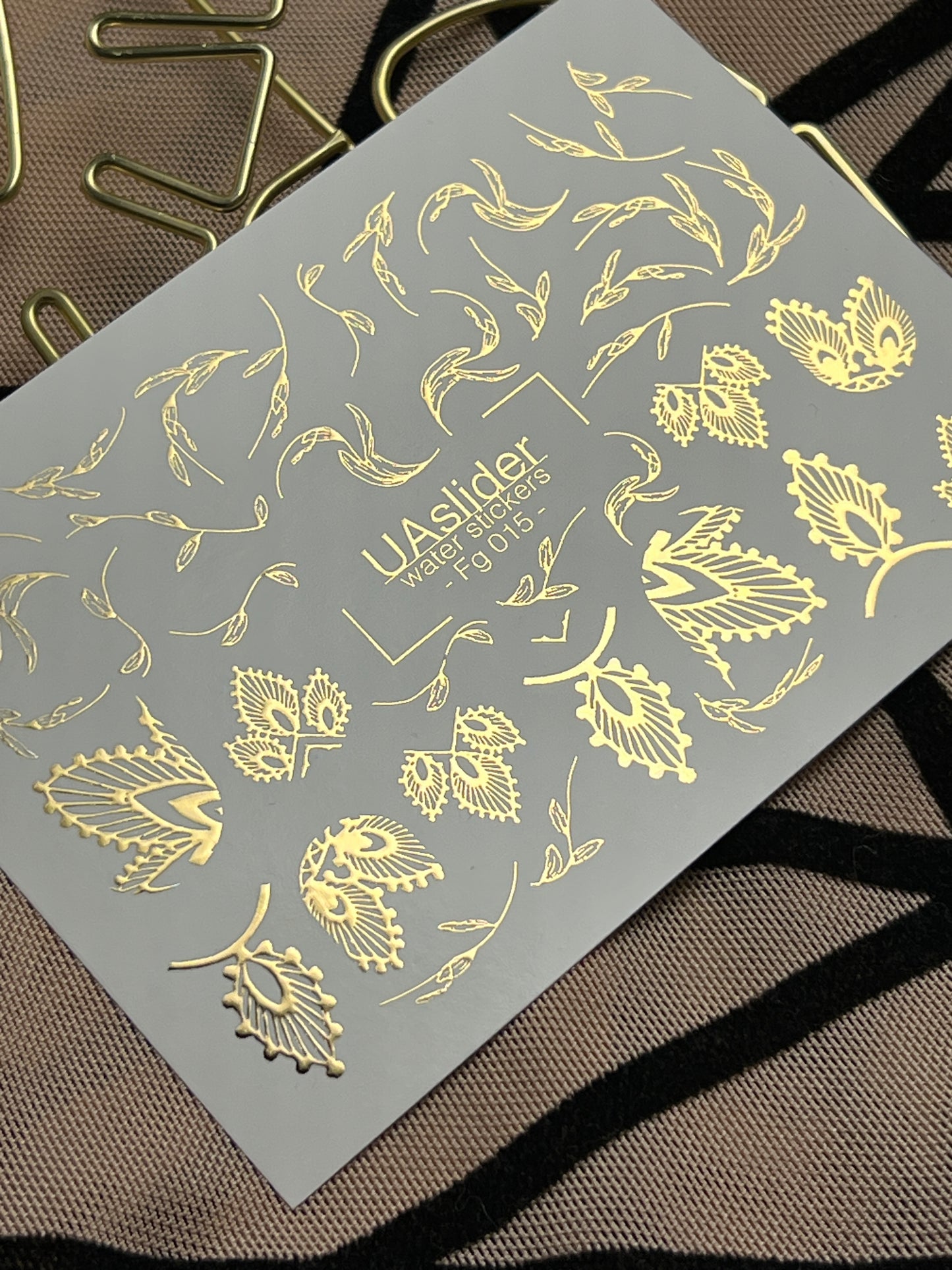 Naklejki na paznokcie wodne Fg-015 | Botaniczne naklejki wodne na paznokcie z złotą folią | Eleganckie wzory liści