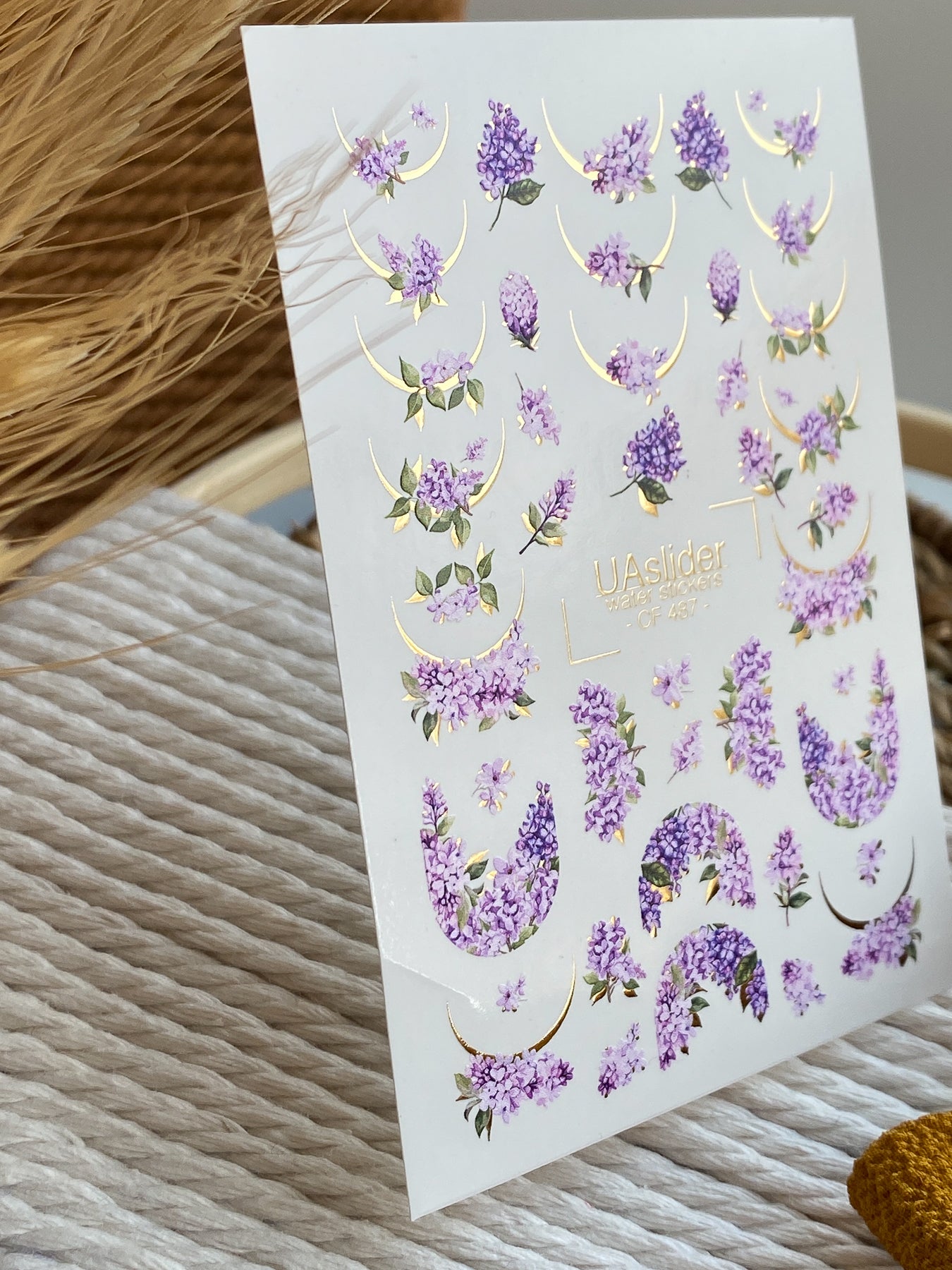 Adesivo de Água para Unhas CF-487 | Adesivos de Água para Unhas Flor de Lilás com Detalhes Dourados | Design Floral