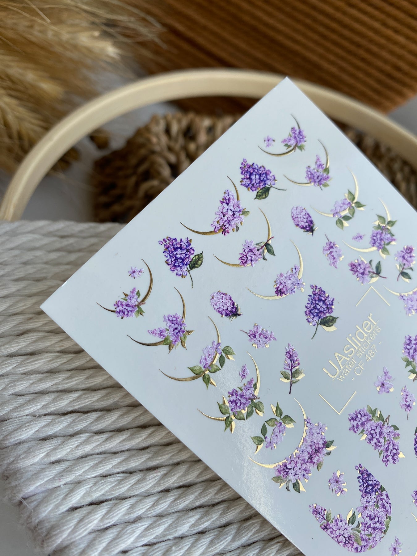 Adesivo de Água para Unhas CF-487 | Adesivos de Água para Unhas Flor de Lilás com Detalhes Dourados | Design Floral