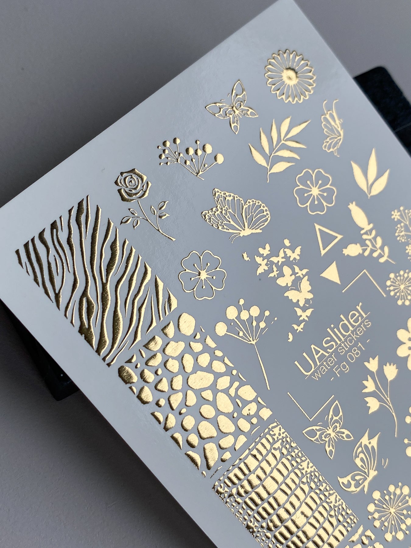 Naklejki wodne na paznokcie Fg-081 | Złote folie do naklejek wodnych na paznokcie | Mieszanka kwiatowych i zwierzęcych wzorów