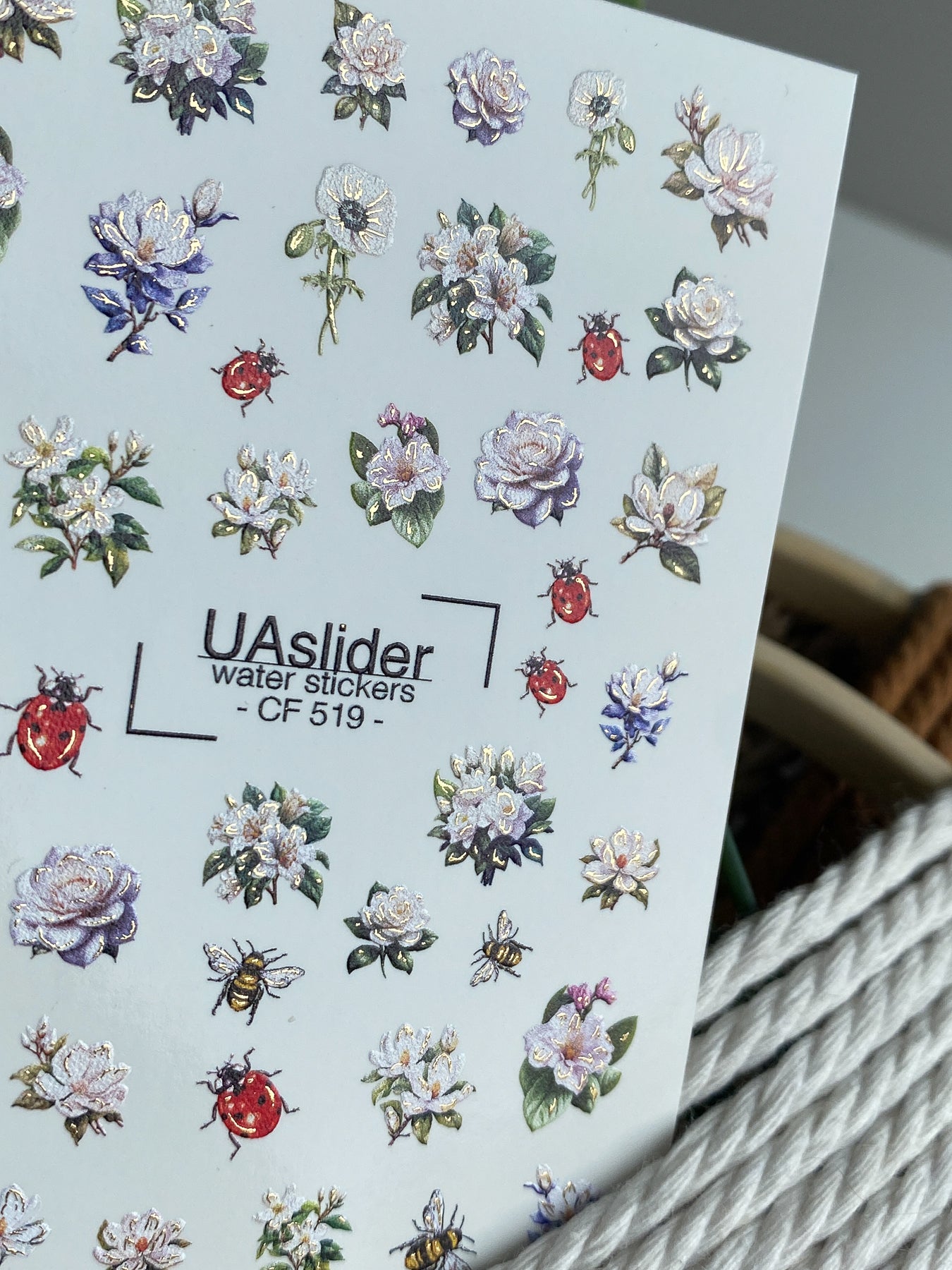 Köröm víz matrica CF-519 | Vízsikló köröm matricák rózsákkal, katicabogarakkal és méhekkel | Virágos köröm művészet