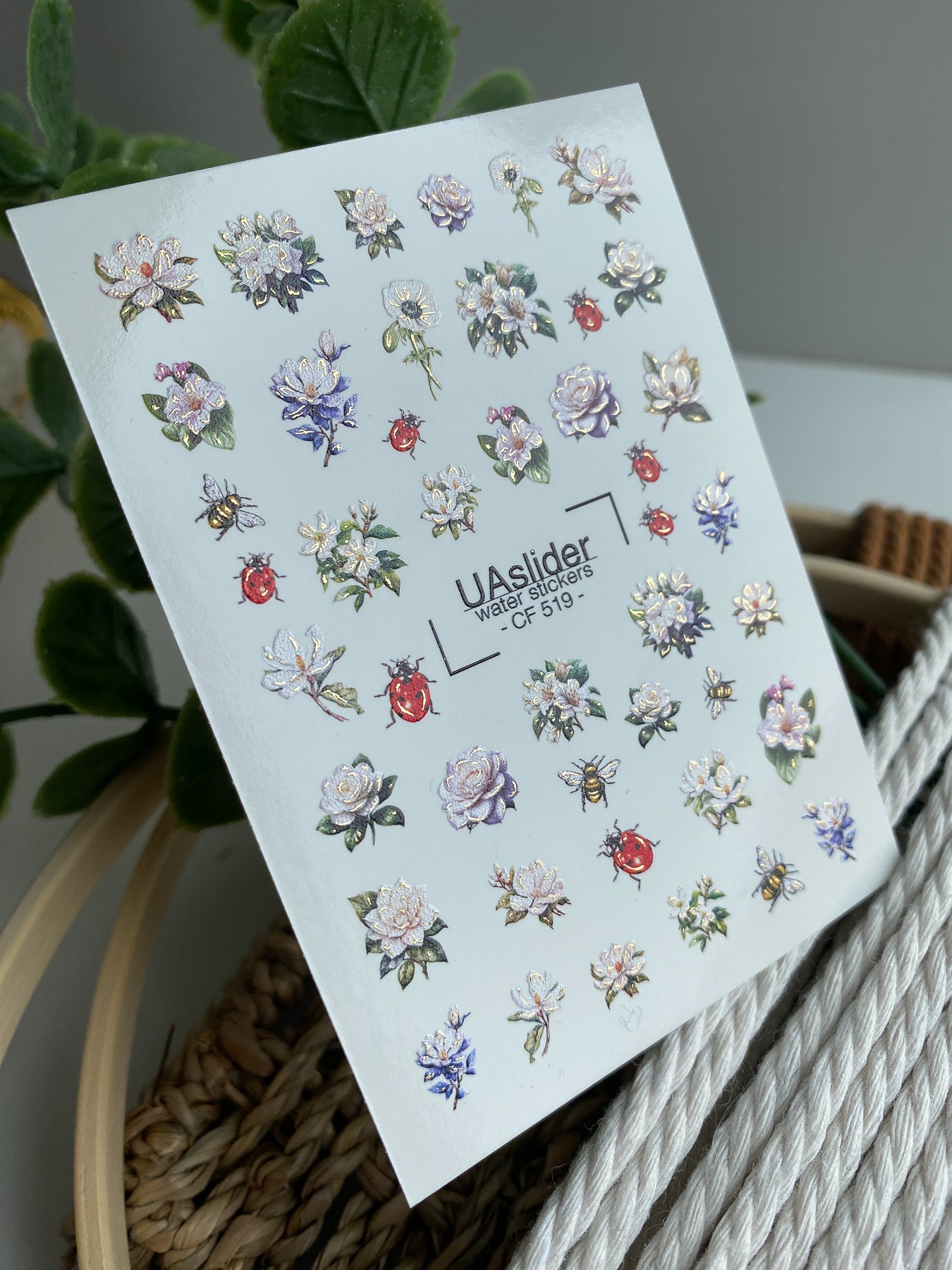 Köröm víz matrica CF-519 | Vízsikló köröm matricák rózsákkal, katicabogarakkal és méhekkel | Virágos köröm művészet