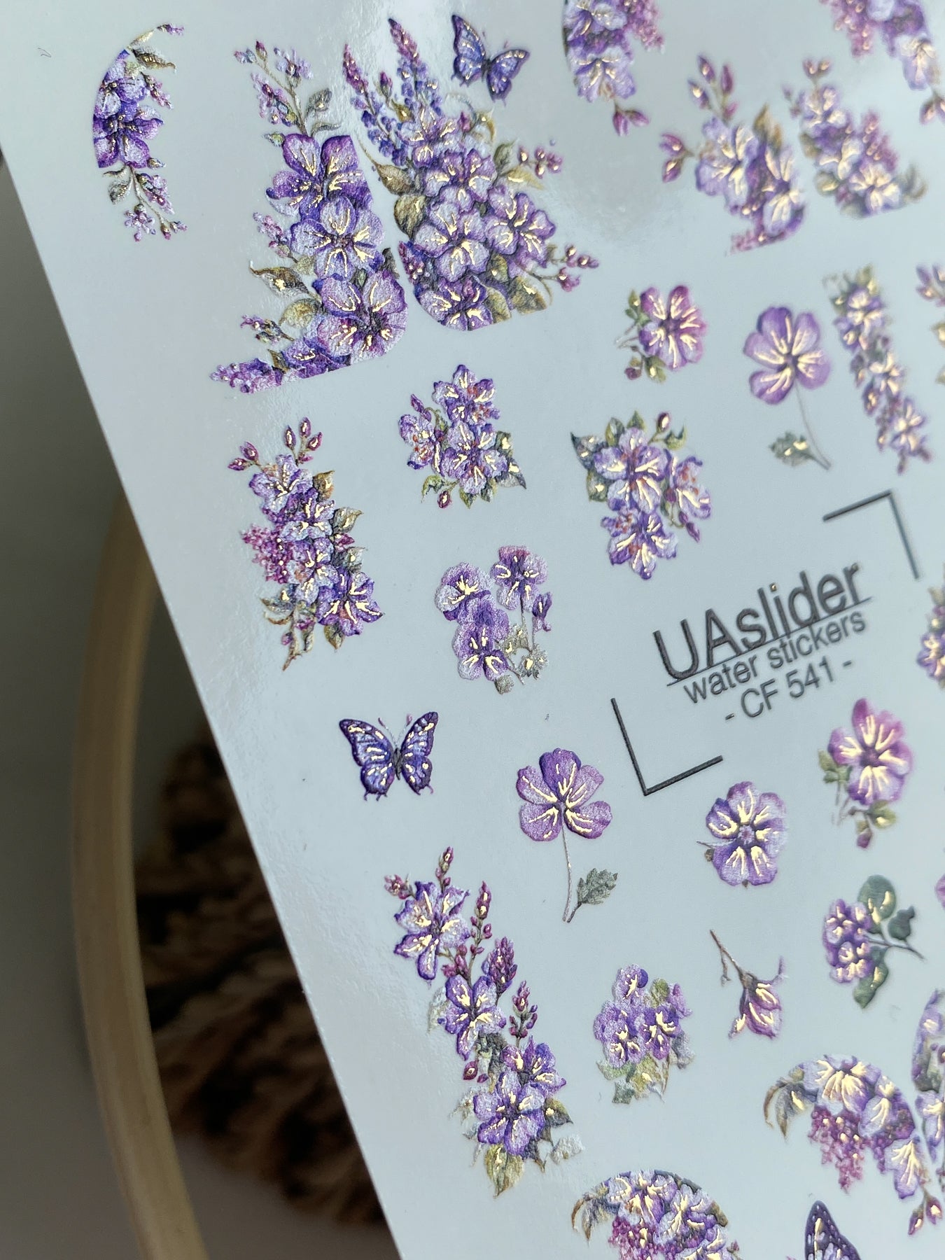 Nálepka na nehty CF-541 | Vodní nálepky na nehty s fialovými květinami a motýly | Elegantní květinový nail art